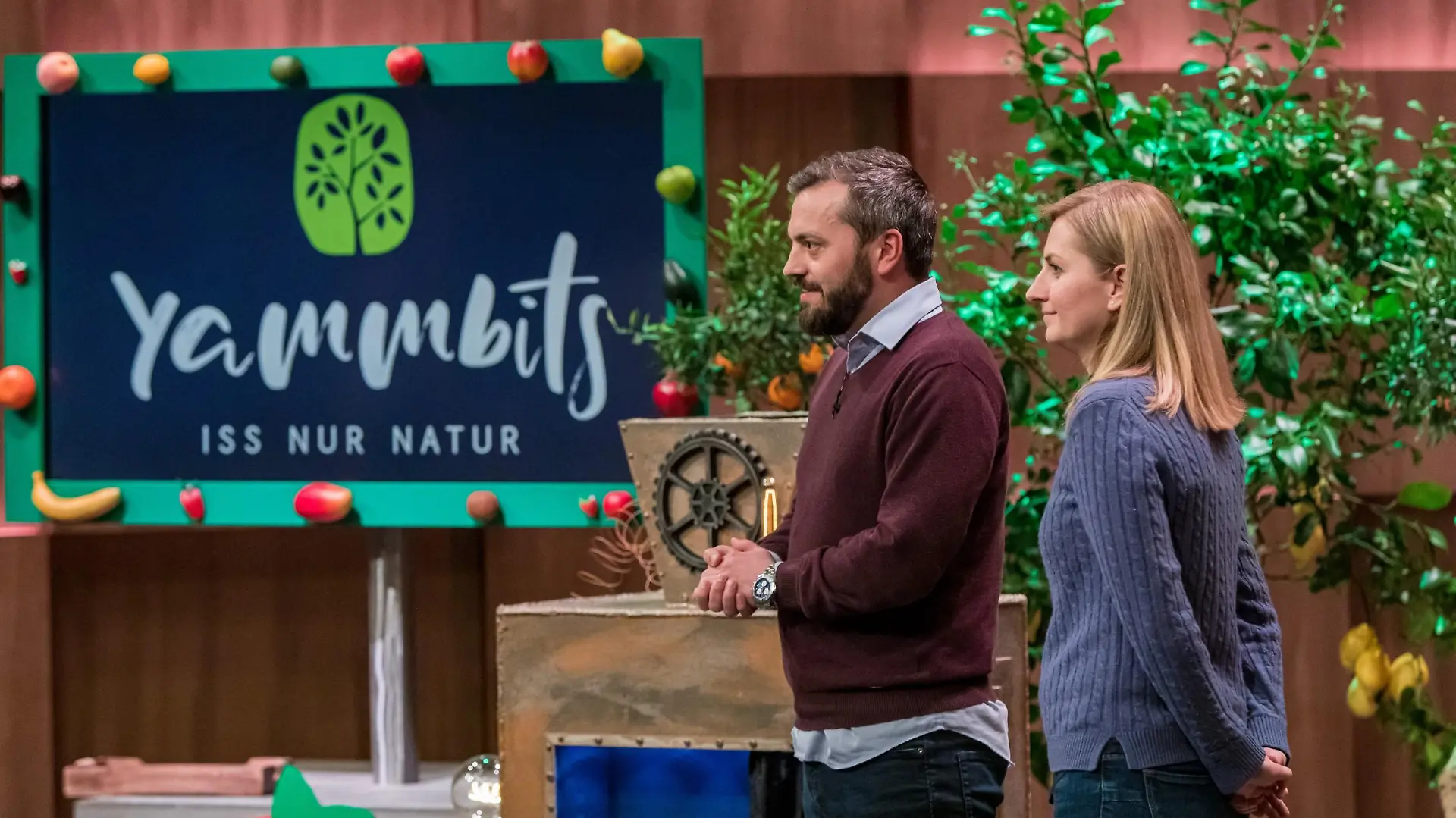 Elena Sarri-Berhang und Julian Berhang aus München präsentieren mit "Yammbits" Fruchtbällchen aus Bio-Obst. Sie erhoffen sich ein Investment von 100.000 Euro für 15 Prozent der Anteile an ihrem Unternehmen. Die Verwendung des sendungsbezogenen Materials ist nur mit dem Hinweis und Verlinkung auf TVNOW gestattet.