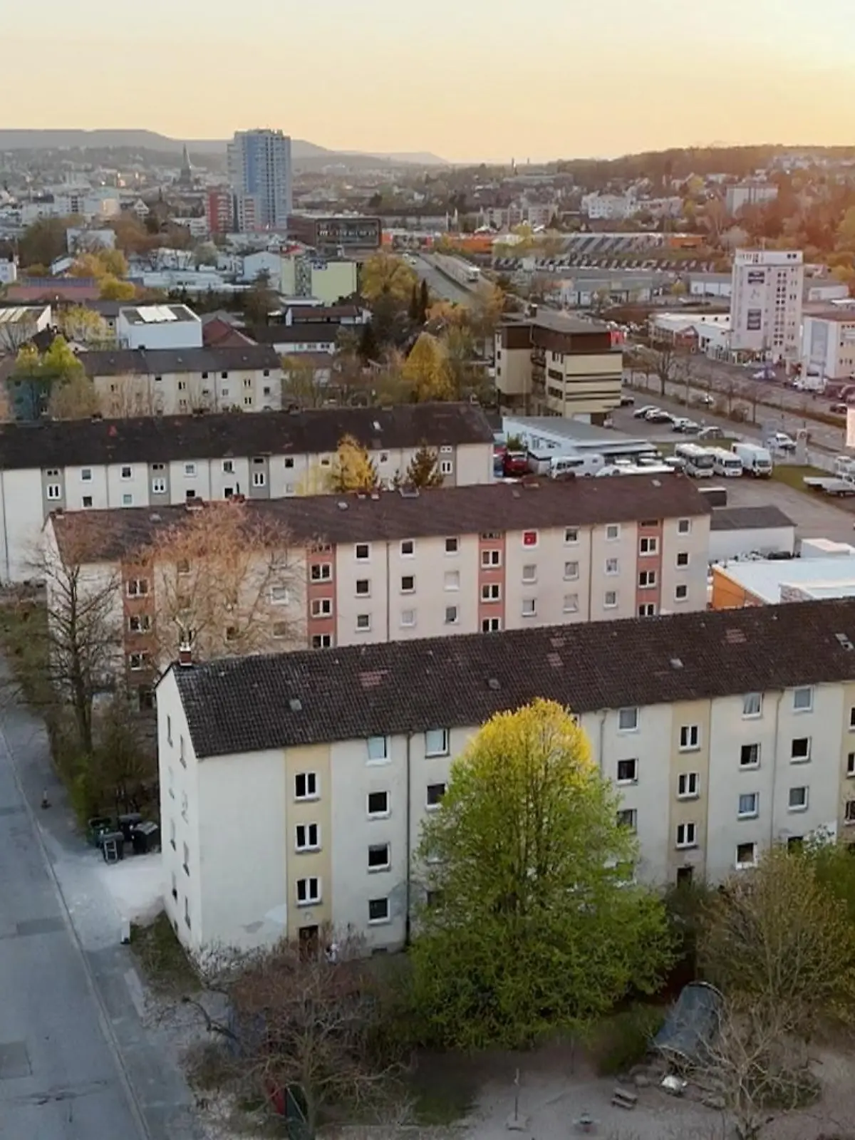 Der Asternweg

+++ Die Verwendung des sendungsbezogenen Materials ist nur mit dem Hinweis und Verlinkung auf RTL+ gestattet. +++