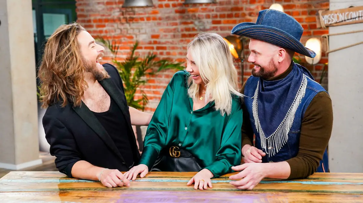 Eric Schroth, Christin Kaldma und Rolf Buck (v.l.).
Die Verwendung des sendungsbezogenen Materials ist nur mit dem Hinweis und Verlinkung auf RTL+ gestattet.