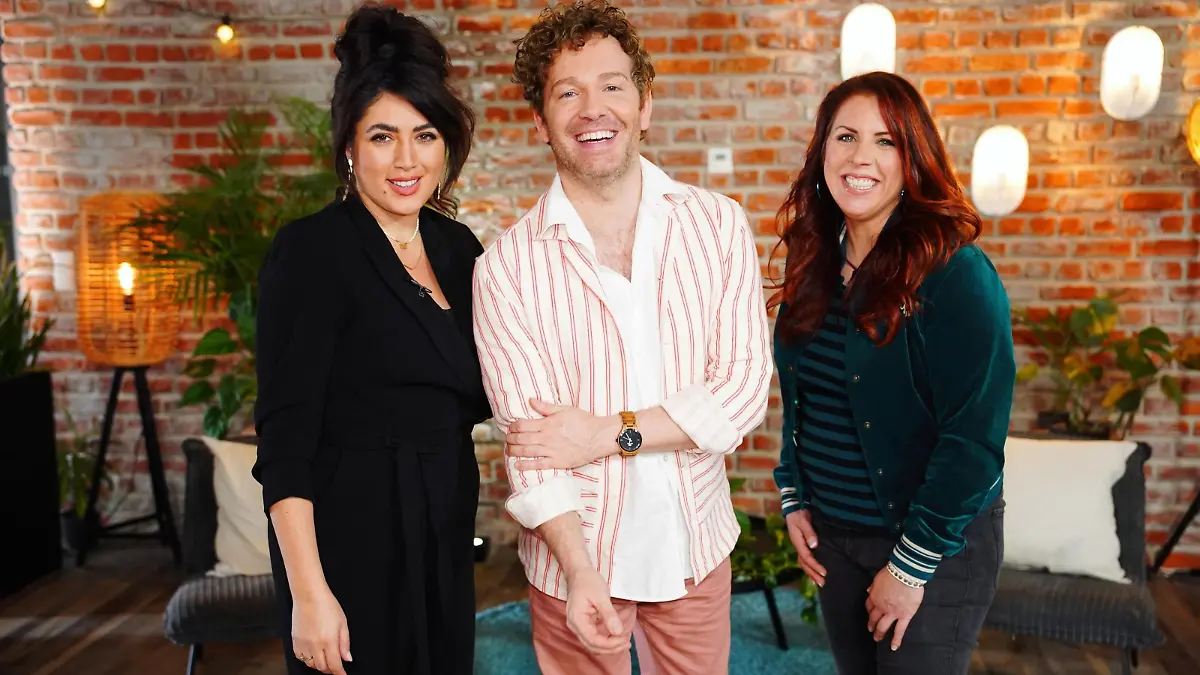 Emell Gök Che (l.), Thomas Klotz und Esther Ollick.
+++ Die Verwendung des sendungsbezogenen Materials ist nur mit dem Hinweis und Verlinkung auf RTL+ gestattet. +++