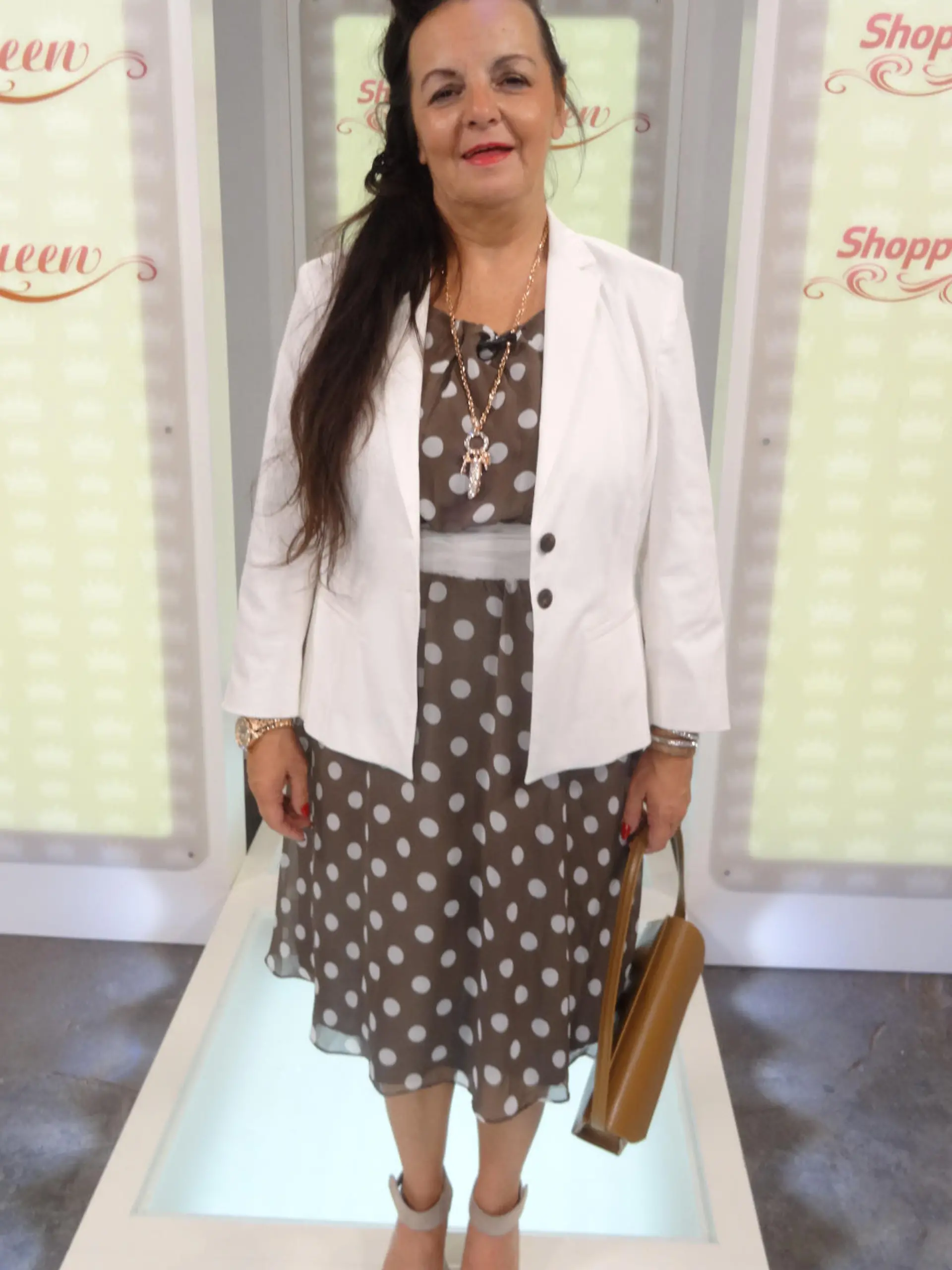 Bild zu: ""Shopping Queen"-Kandidatin Inka hat Probleme mit ihren Schuhen."
