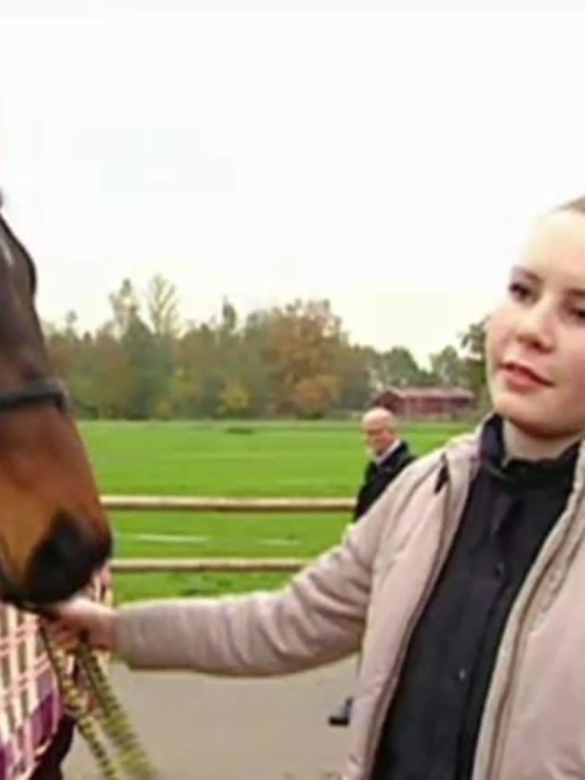 Tiergeschichten4 - VOX - Tamme Hanken hilft Yvonne Hoffstdte und ihrem Wallach