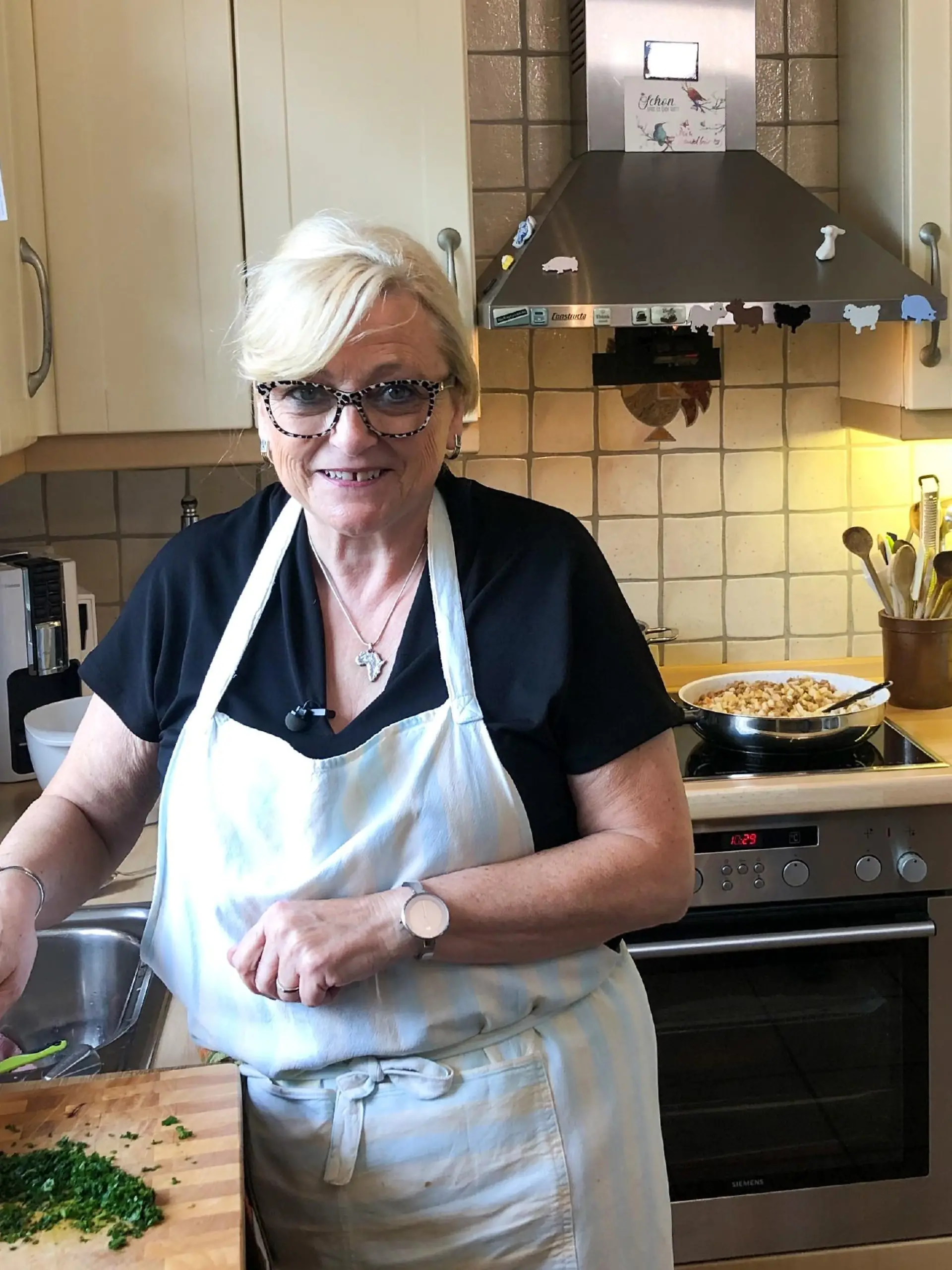 Gastgeberin Elisabeth 

Die Verwendung des sendungsbezogenen Materials ist nur mit dem Hinweis und Verlinkung auf TVNOW gestattet.
