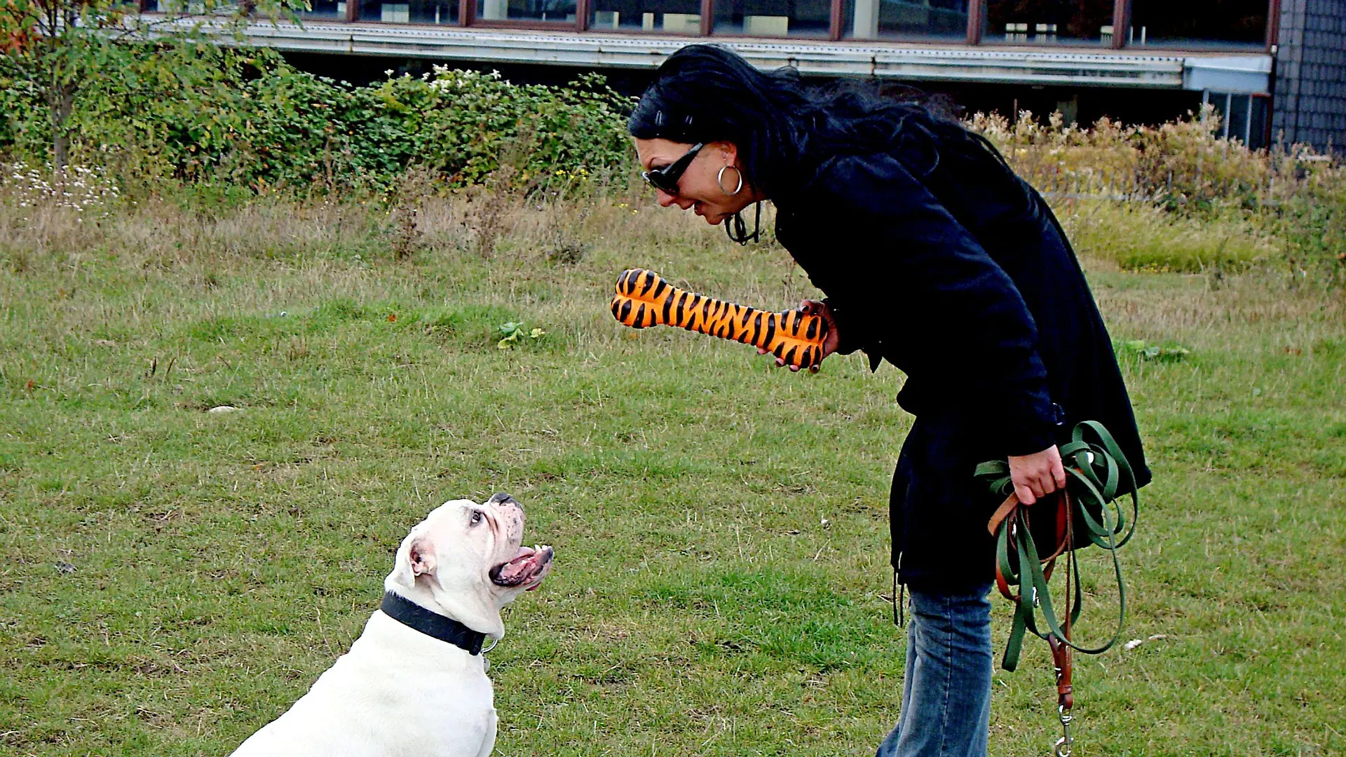 Katja Krtschil und die englische Bulldogge Kurt