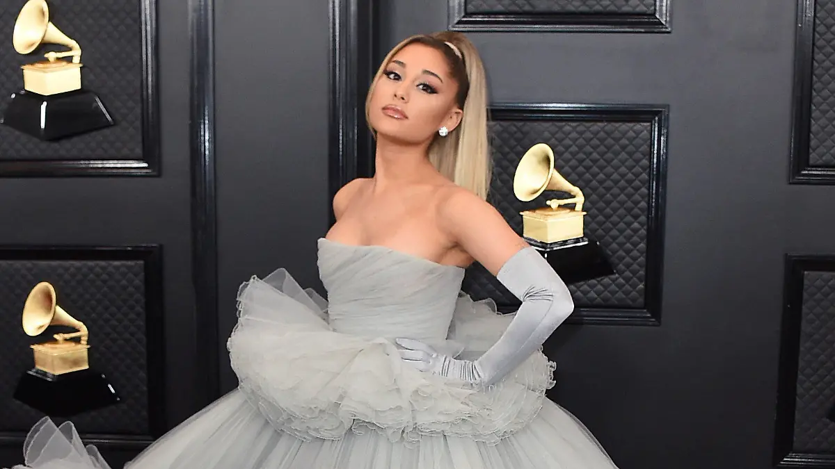 ARCHIV - 27.01.2020, USA, Los Angeles: Ariana Grande kommt zu den 62. jährlichen Grammy Awards in Los Angeles am 26. Januar 2020. (zu "Berichte: Ariana Grande heiratet Dalton Gomez ") Foto: Jordan Strauss/Invision/dpa +++ dpa-Bildfunk +++