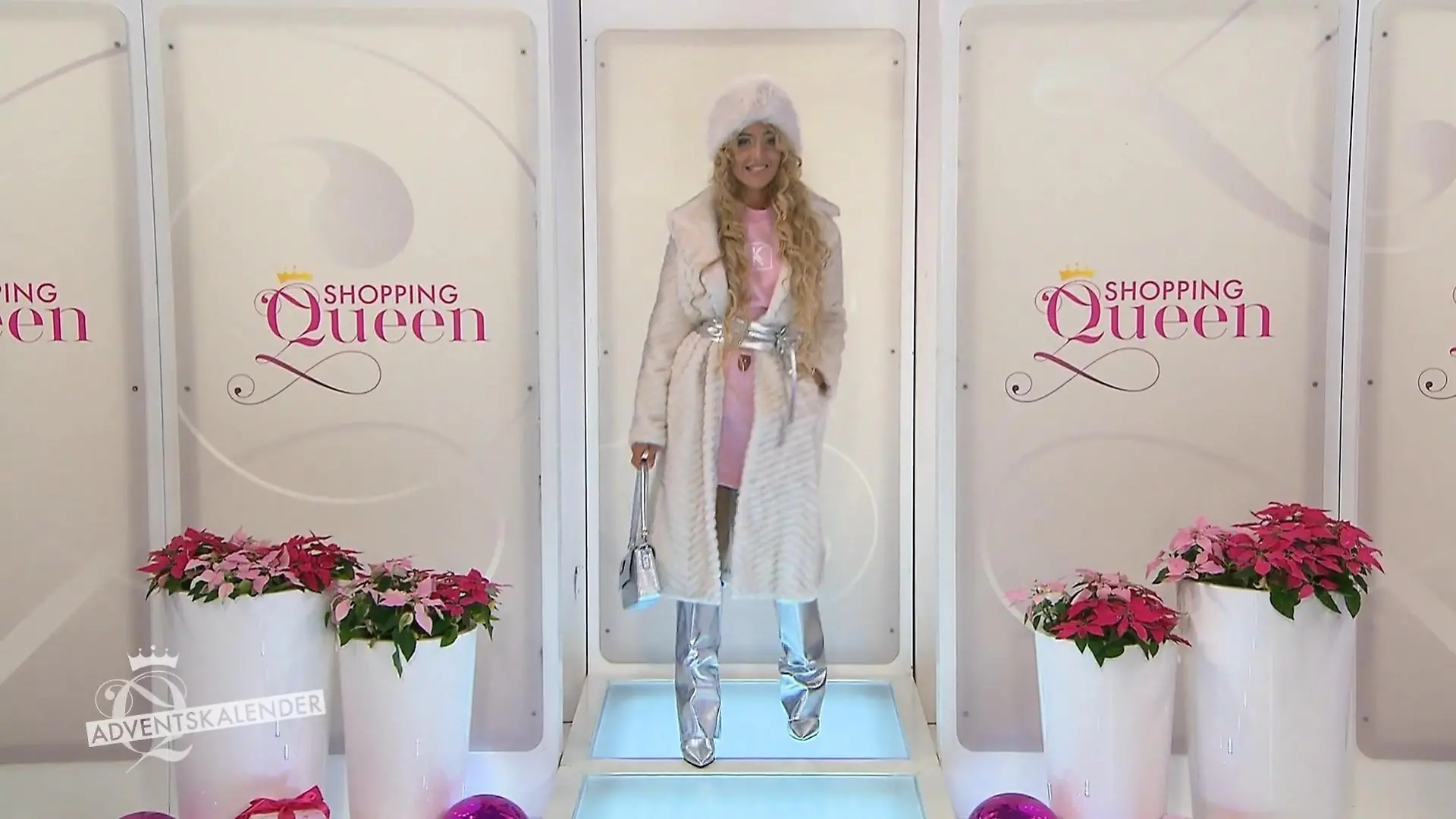 Winterwonderland-Barbiegirl könnte man den polarisierenden Look von „Shopping Queen“-Kandidatin Moni beschreiben