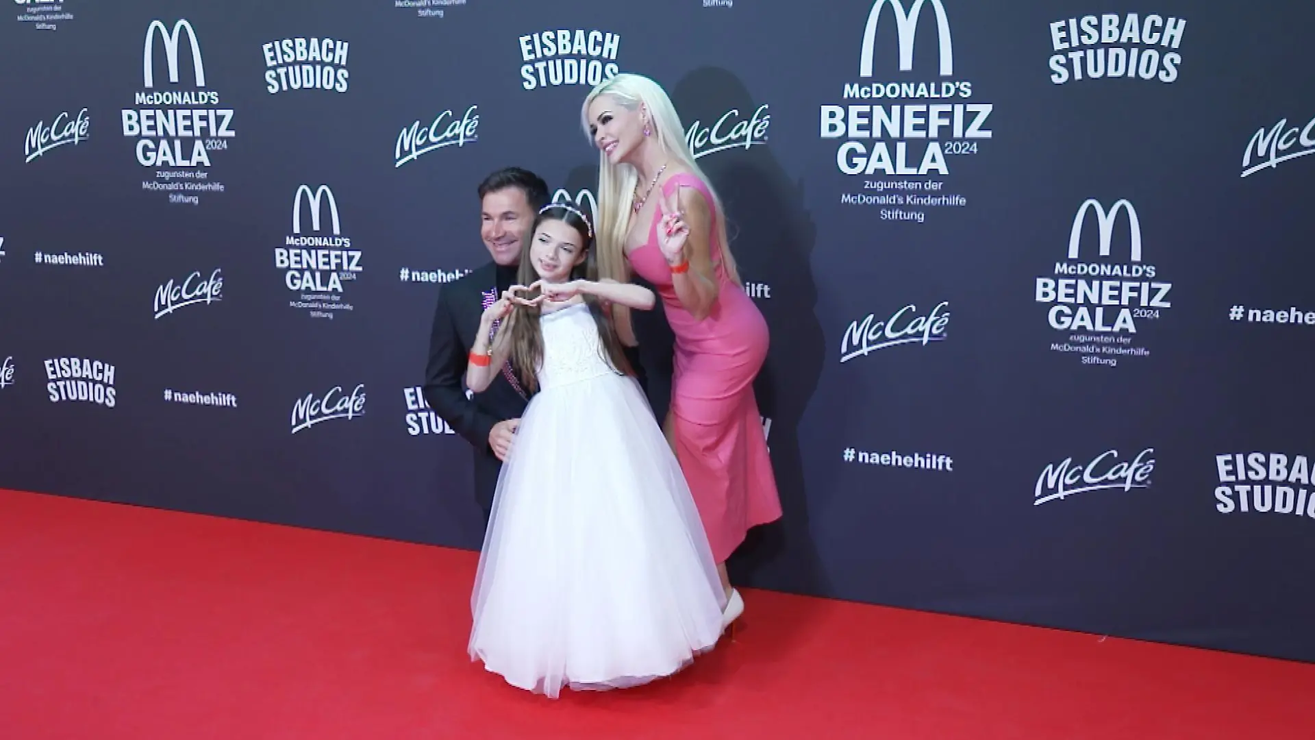 Daniela bei Presseterminen und einem stressiges Red Carpet Event in Köln.

+++ Die Verwendung des sendungsbezogenen Materials ist nur mit dem Hinweis und Verlinkung auf RTL+ gestattet. +++