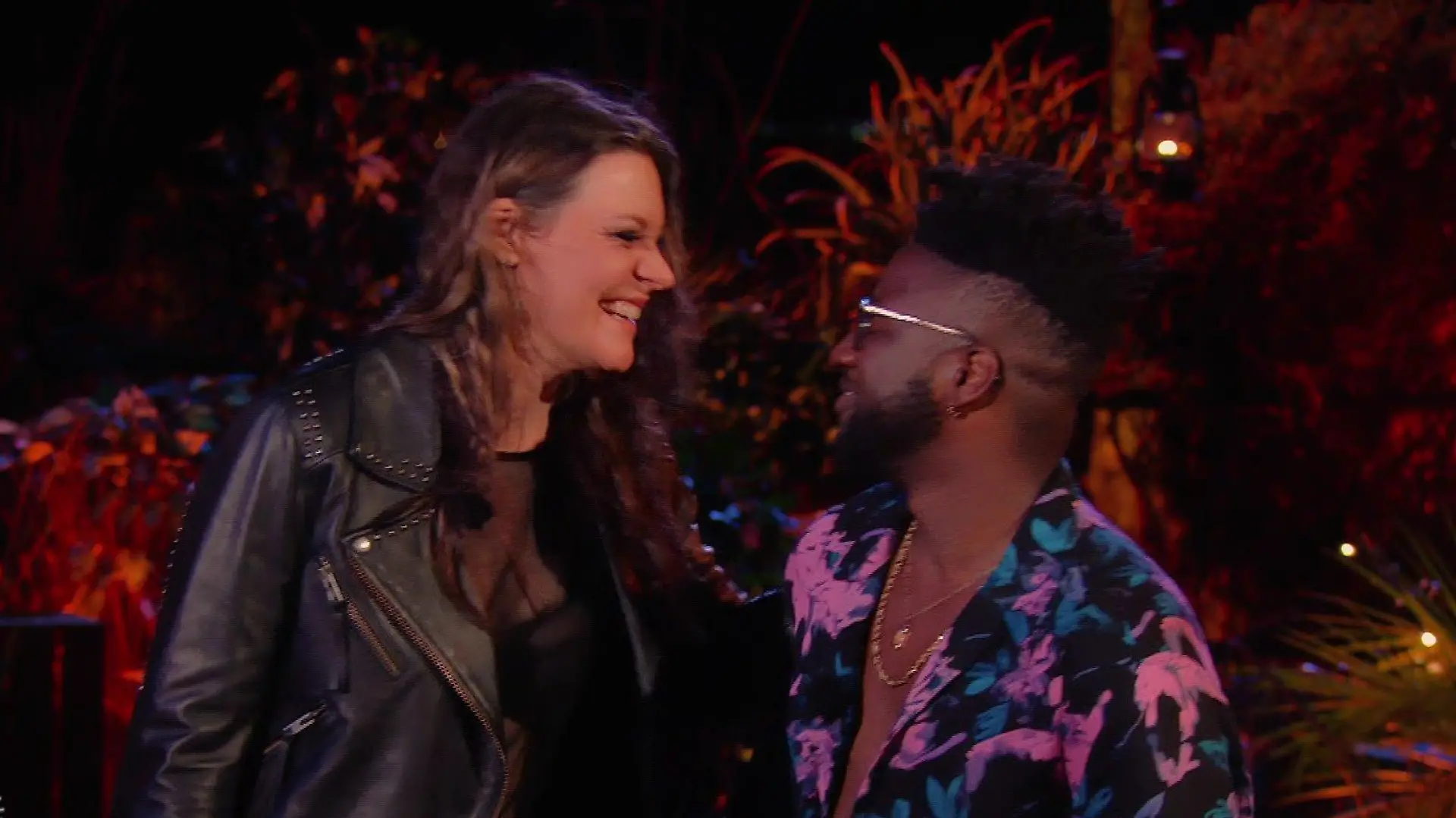 "Es hat geklappt!" Am letzten Tauschabend in Südafrika sind die "Sing meinen Song"-Stars Floor Jansen und Kelvin Jones zu recht sehr stolz auf ihre gemeinsame Version von "Call You Home".