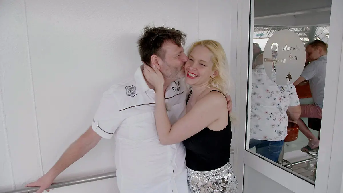 Karo und Robert
+++ Die Verwendung des sendungsbezogenen Materials ist nur mit dem Hinweis und Verlinkung auf RTL+ gestattet. +++