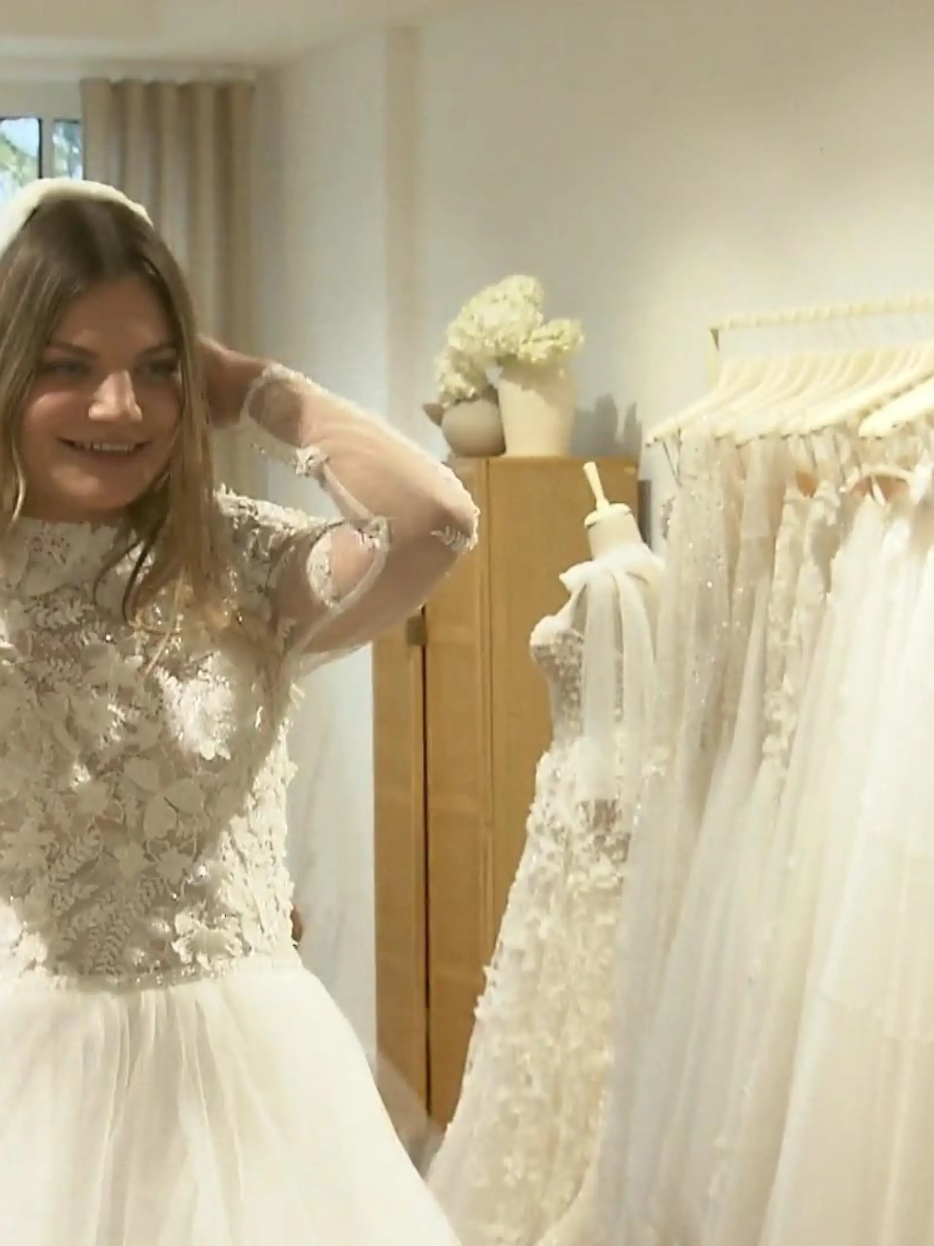 Von diesem Kleid hat sich Tanja wahnsinnig viel versprochen