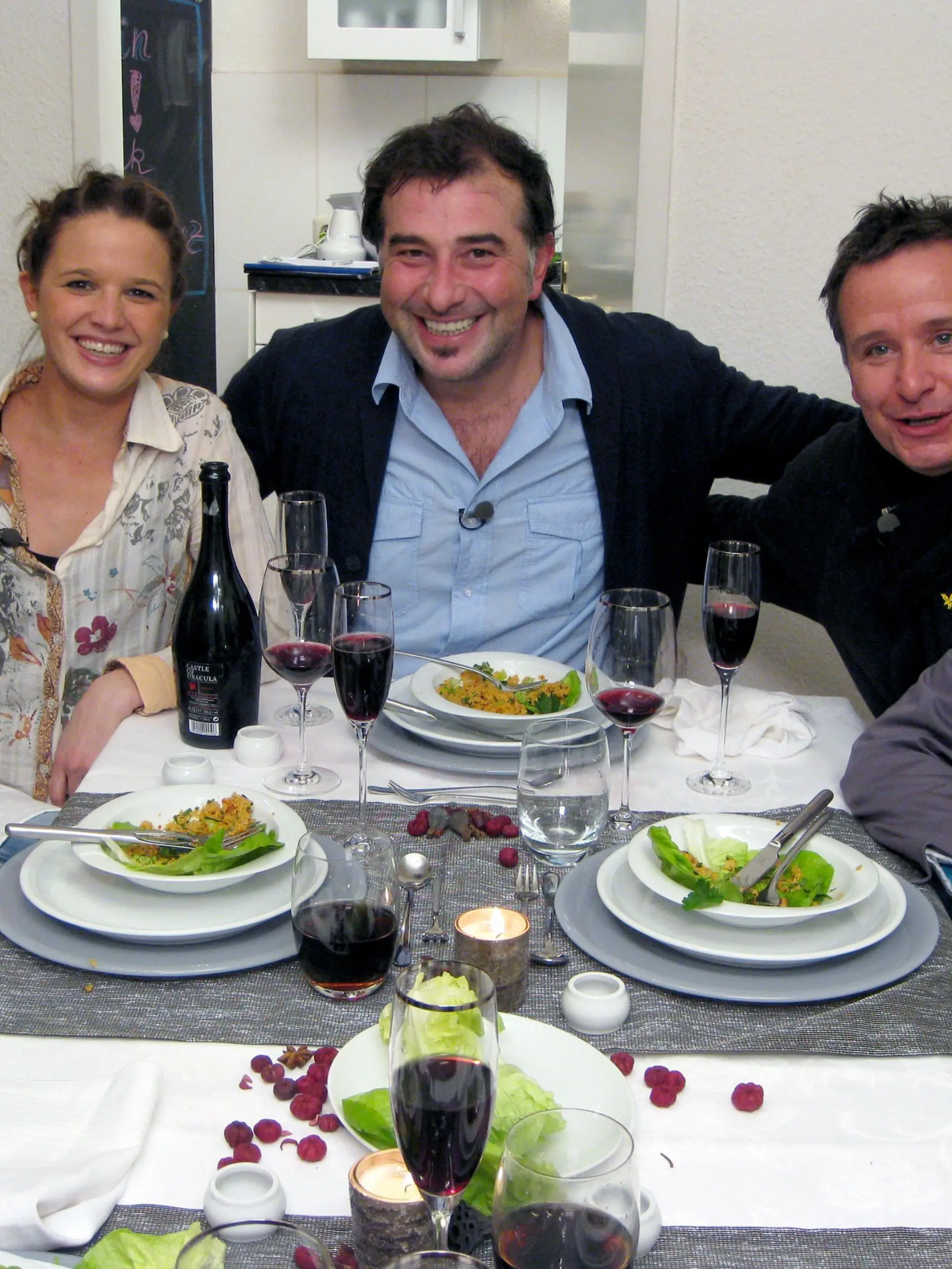 V.l.: Frauke (32), Manuela (27), Gastgeber Serhan (35), Marcel (46) und Sebastian (29).