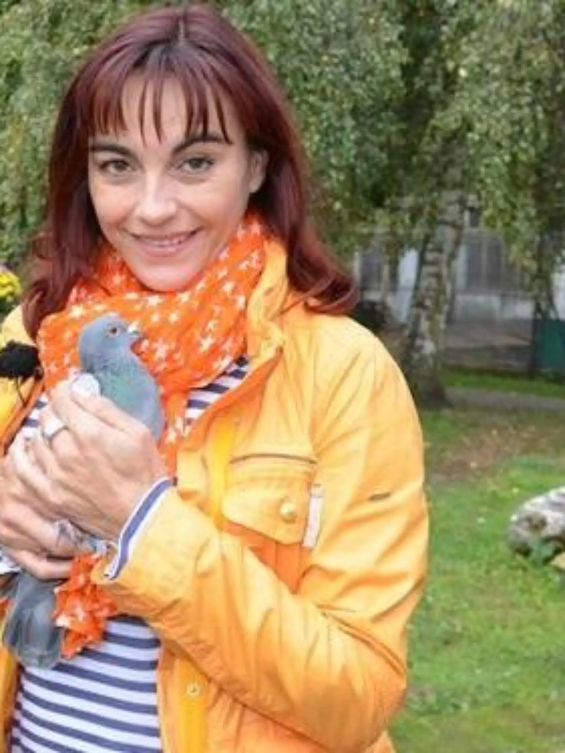 Tiergeschichten2 - VOX-DOCMA TV-HEIKE REINHARDT - Diana informiert sich ber Stadttauben