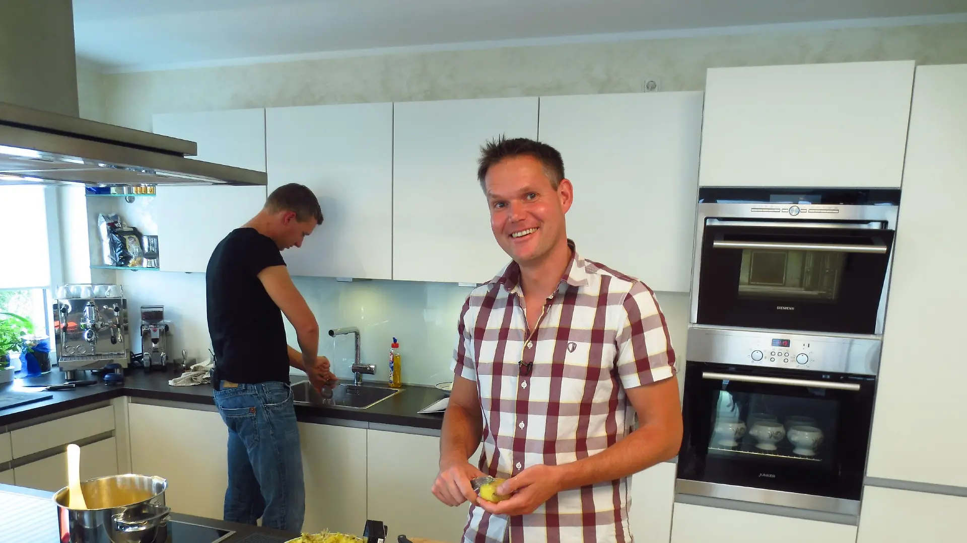 Gastgeber Florian (r.) und sein Lebensgefährte Michael