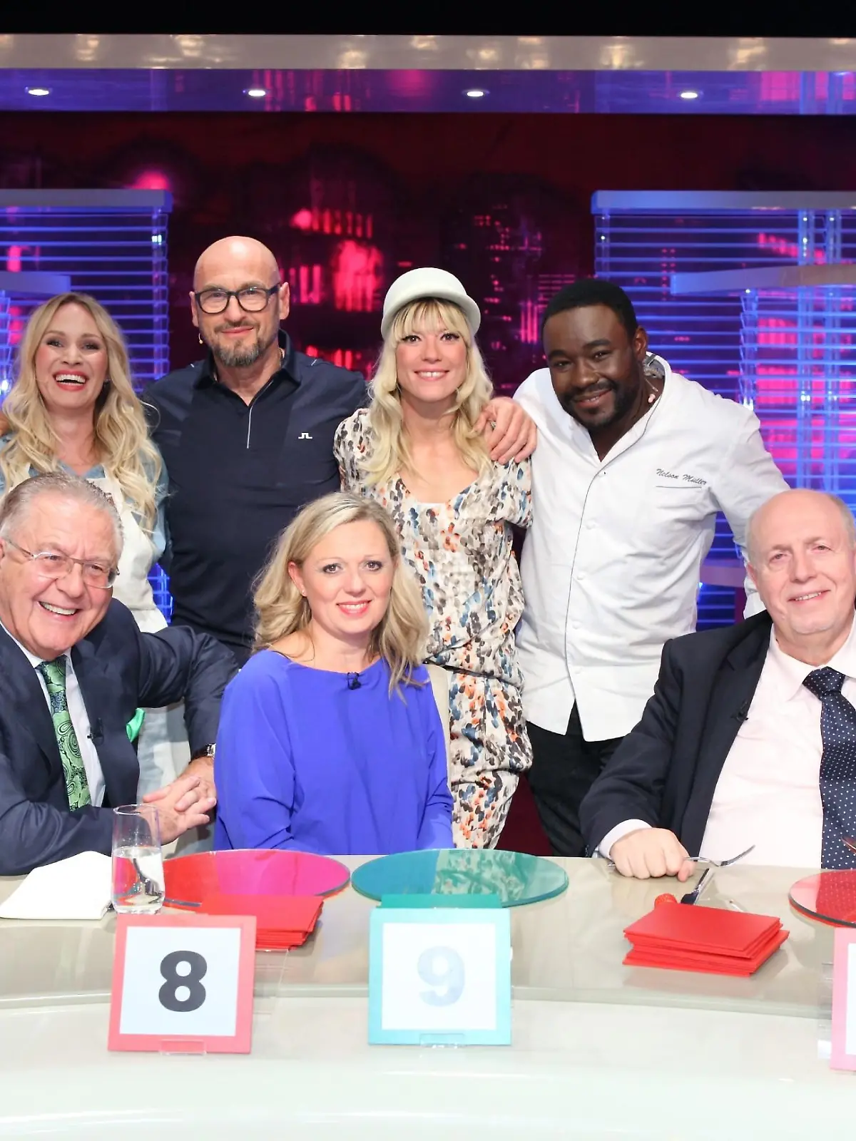 V.l.: Steffen Henssler, Heinz Horrmann, Evelyn Weigert, Jochen Schweizer, Natalie Lumpp, Mieze Katz, Nelson Müller, Reiner Calmund, Ruth Moschner.