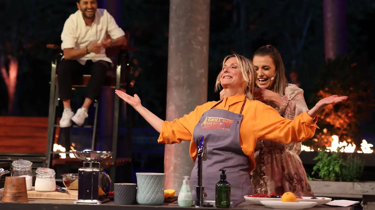 V.l.: Ali Güngörmü?, Kim Fisher und Laura Wontorra.
Die Verwendung des sendungsbezogenen Materials ist nur mit dem Hinweis und Verlinkung auf RTL+ gestattet.