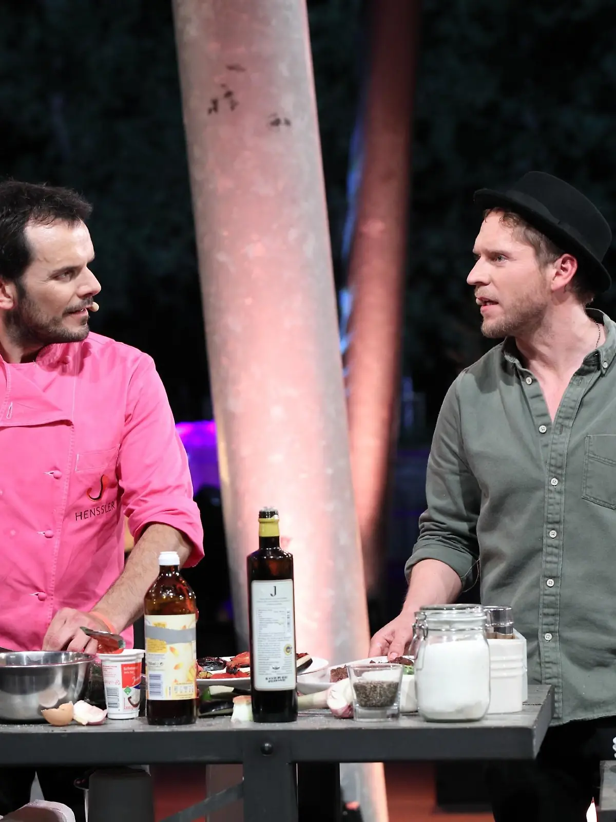 Profikoch Steffen Henssler (l.), Johannes Oerding
