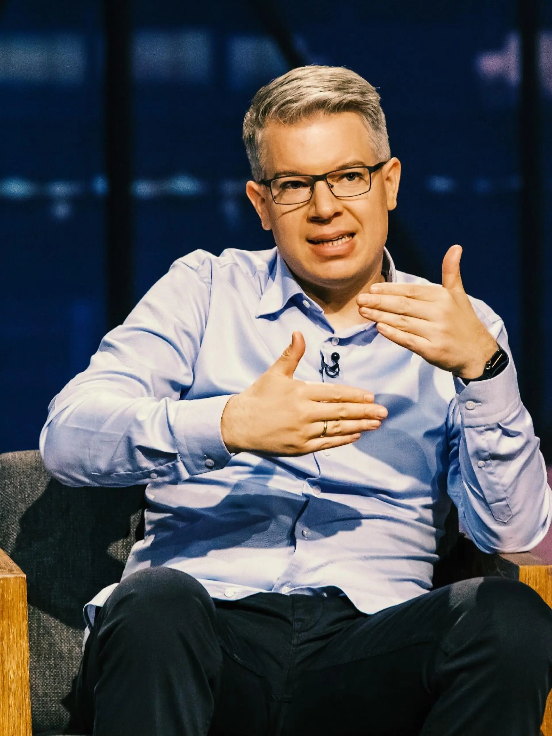 Investor Frank Thelen nimmt die Intelligene App zum Sprachenlernen von "rootify" genau unter die Lupe.