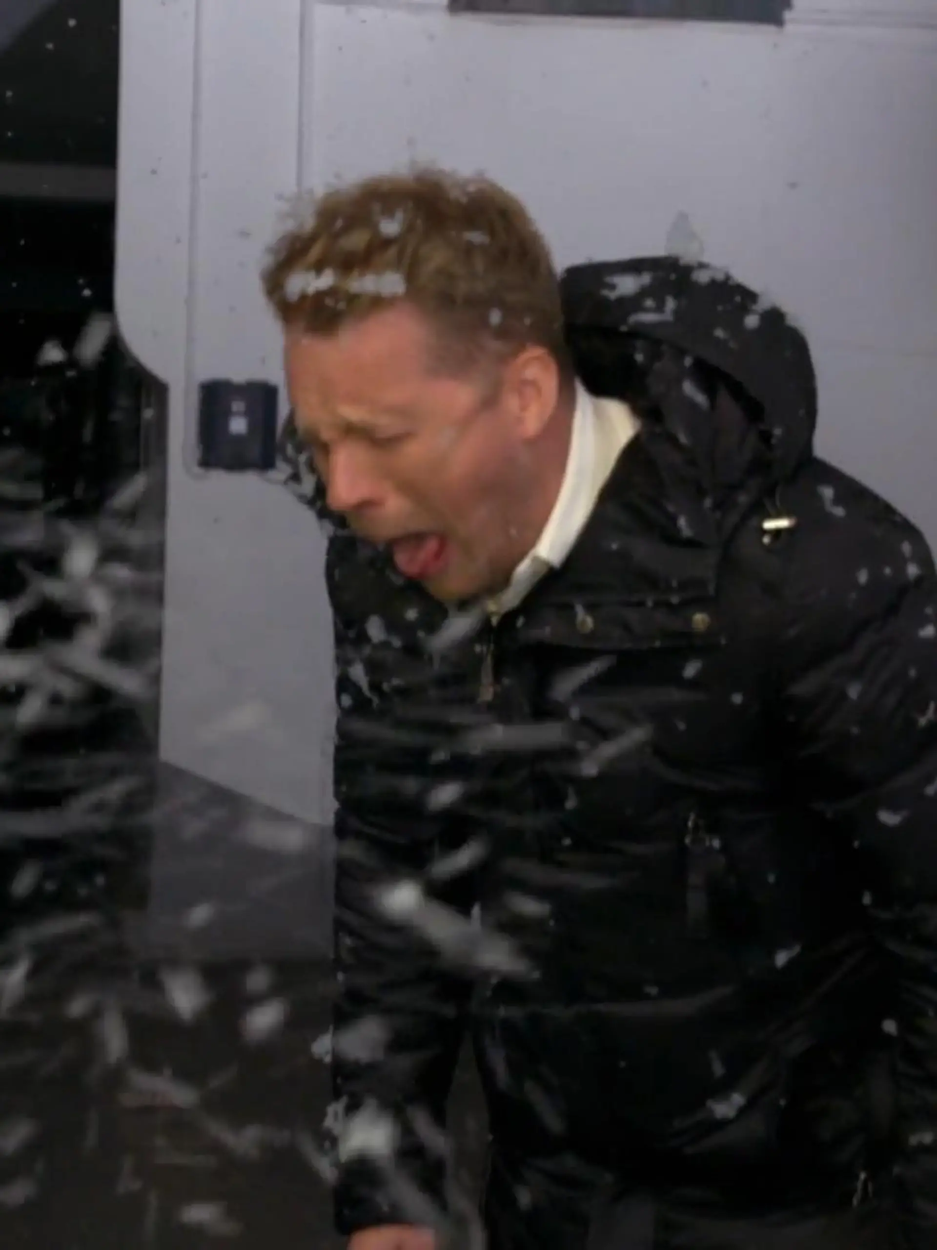 Wenn Amira Pocher mit der Schneemaschine rumhantiert, hat Oliver Pocher keine Chance!