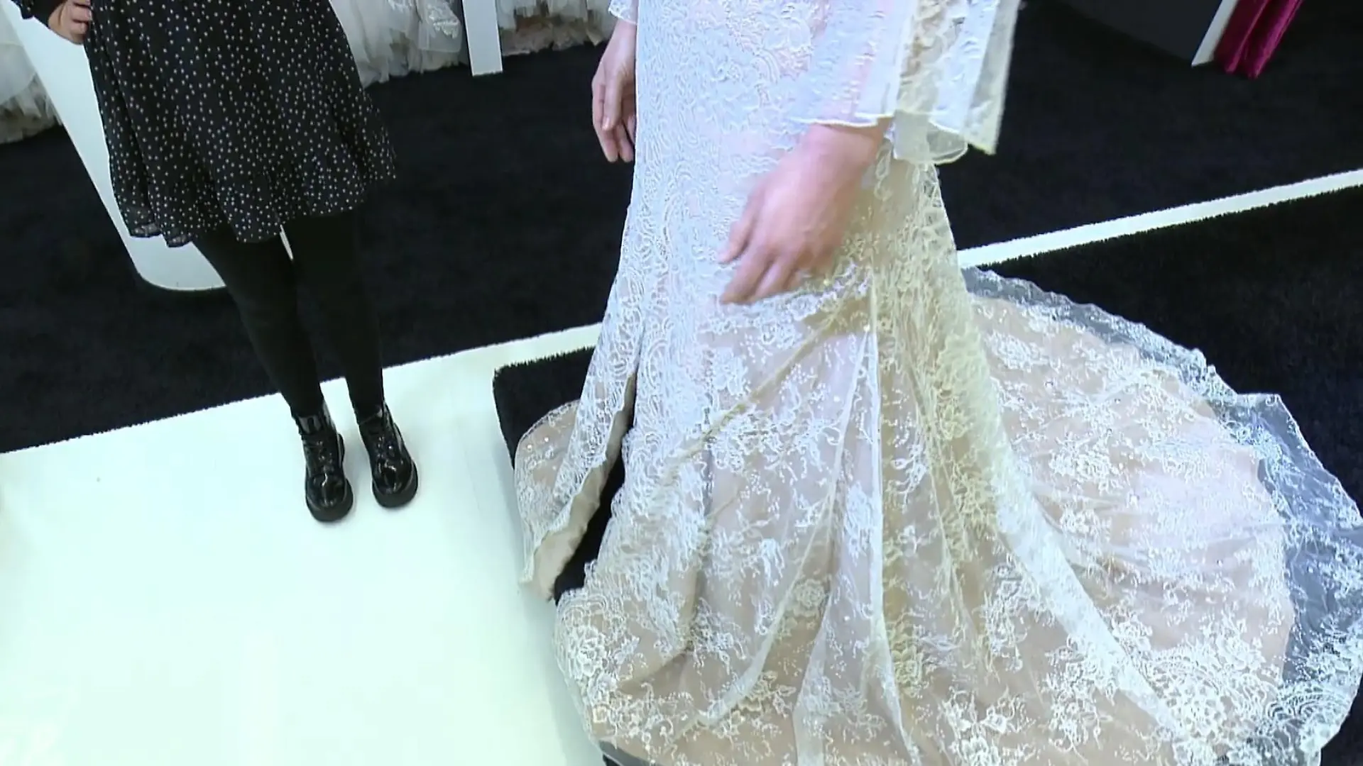 Dieses Kleid soll freizügig sein?
