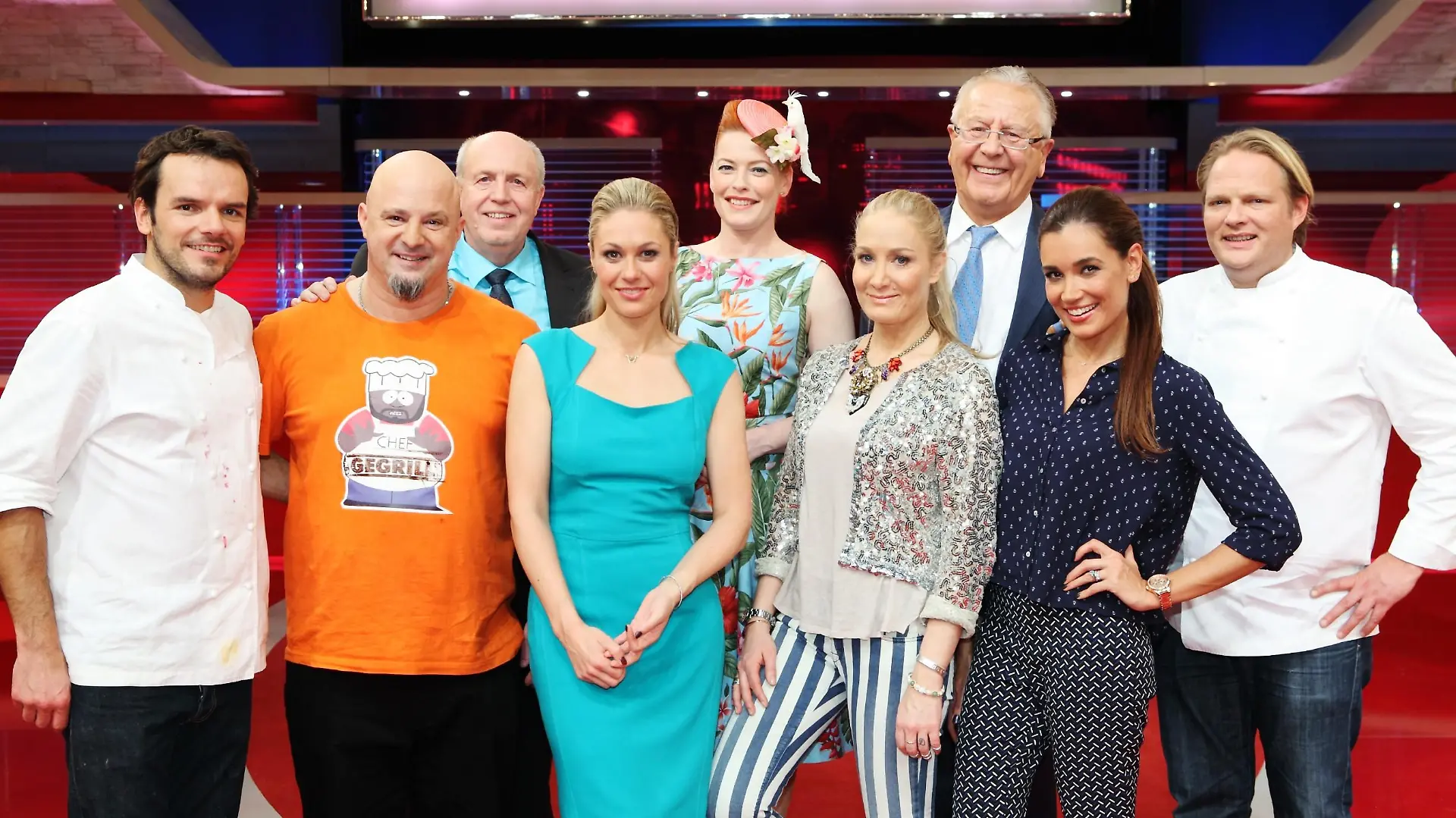 V.l.: Profi-Koch Steffen Henssler, Detlef Steves, Reiner Calmund, Moderatorin Ruth Moschner, Enie van de Meiklokjes, Janine Kunze, Heinz Horrmann, Jana Ina Zarrella, Koch-Coach Björn Freitag