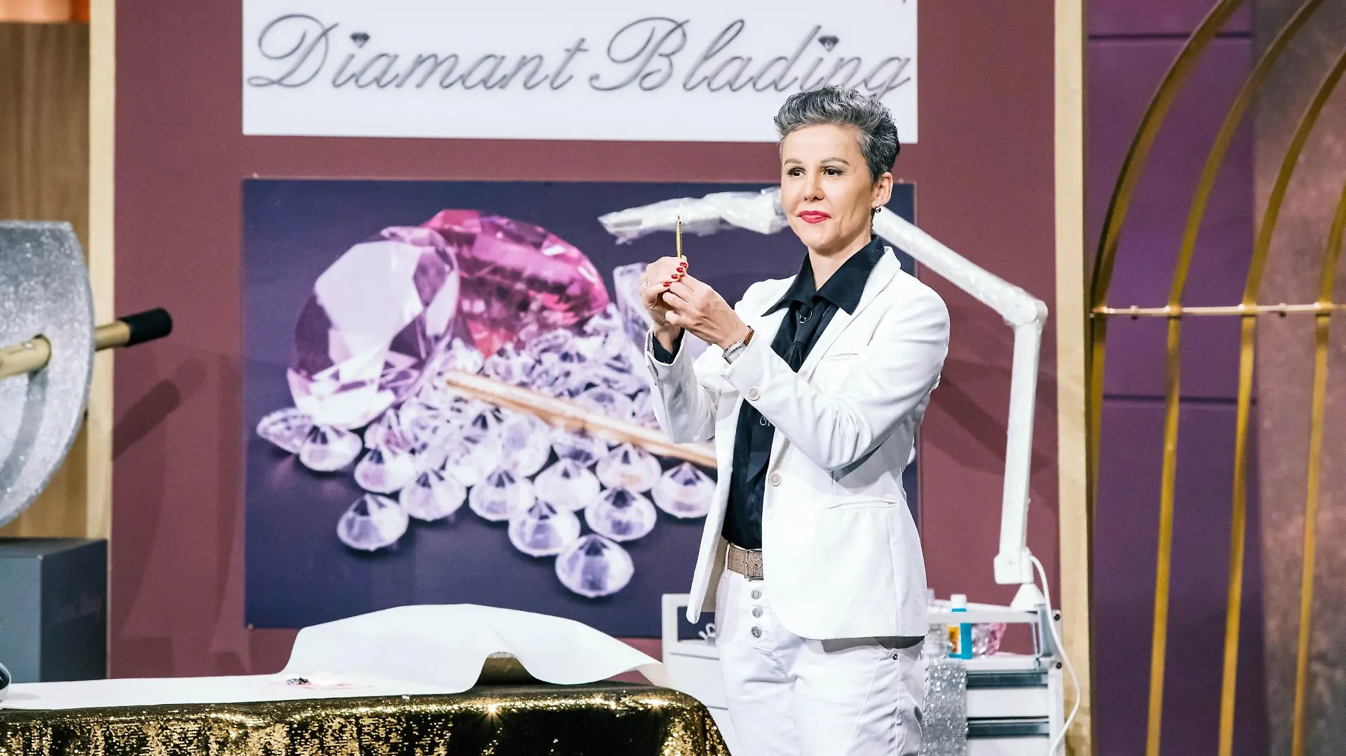 Brigitte Steinmeyer aus Siblingen in der Schweiz präsentiert mit "Diamant Blading" ein Permanent Make-up der Augenbrauen. Sie erhofft sich ein Investment von 100.000 Euro für 10 Prozent der Anteile an ihrem  Unternehmen.