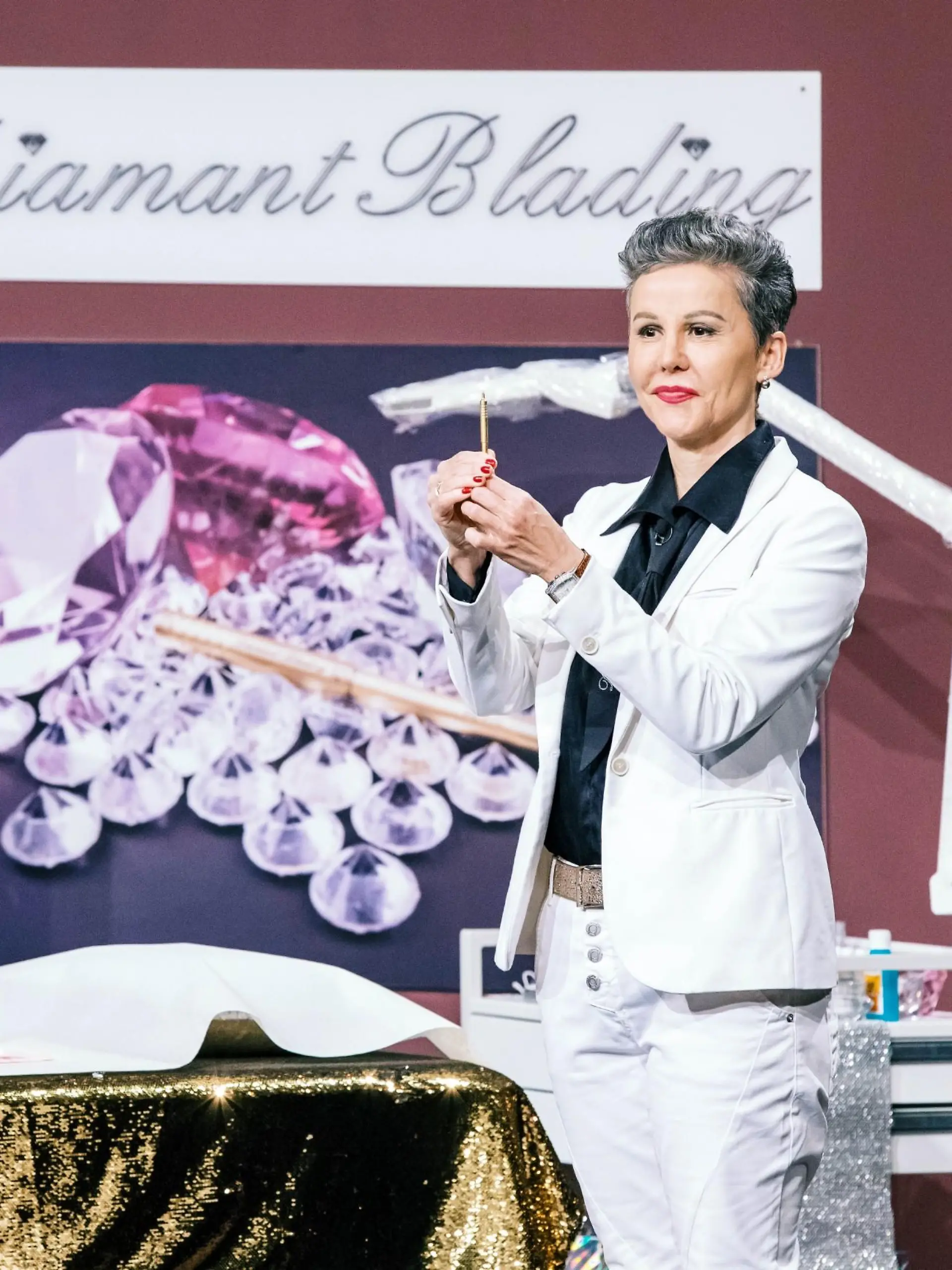 Brigitte Steinmeyer aus Siblingen in der Schweiz präsentiert mit "Diamant Blading" ein Permanent Make-up der Augenbrauen. Sie erhofft sich ein Investment von 100.000 Euro für 10 Prozent der Anteile an ihrem  Unternehmen.