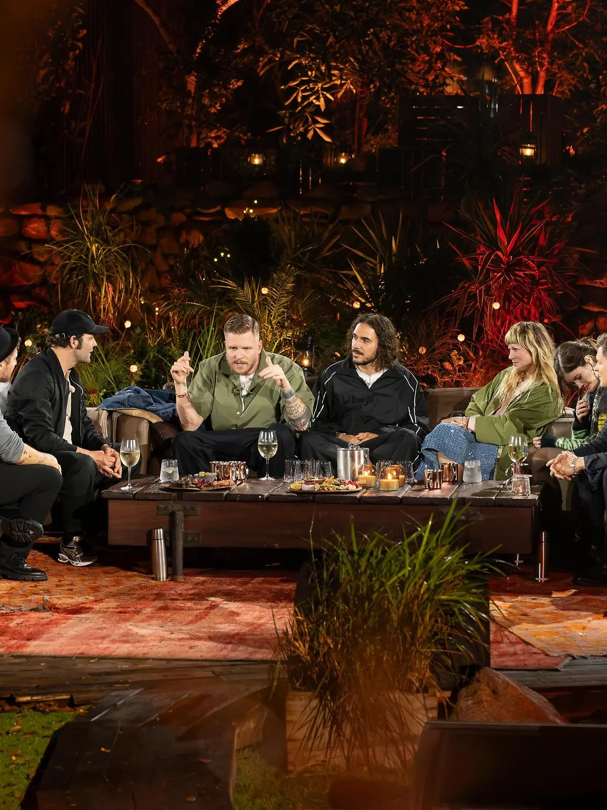 V. l.: Johannes Oerding, Bosse, FiNCH, Boki (ClockClock), Mieze Katz(MiA), Madeline Juno, Michael Patrick Kelly

+++ Die Verwendung des sendungsbezogenen Materials ist nur mit dem Hinweis und Verlinkung auf RTL+ gestattet. +++