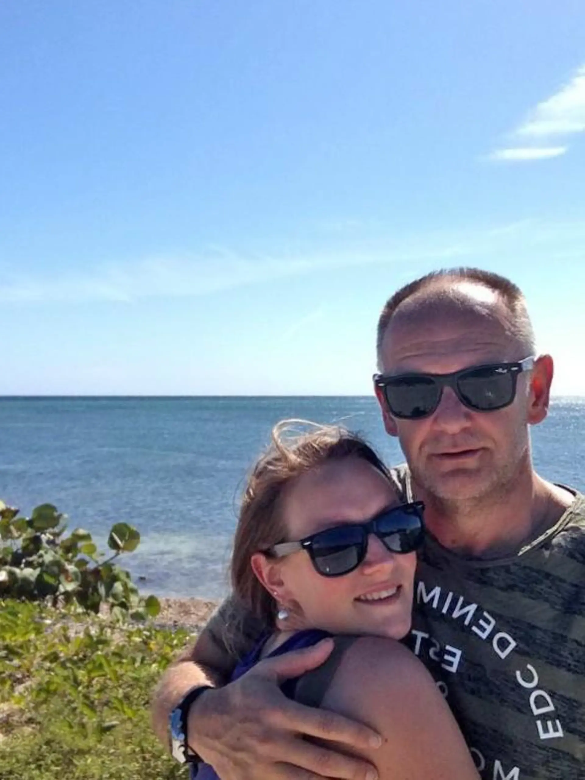 Juliette Schliwa und Holger Bombien wollen sich mit dem ersten Ice Rolls-Laden auf Mallorca eine neue Existenz aufbauen. Ihre Beziehung wird hierbei auf eine erste Bewährungsprobe gestellt, denn sie sind erst seit 6 Monaten zusammen und haben einen Altersunterschied von 21 Jahren.