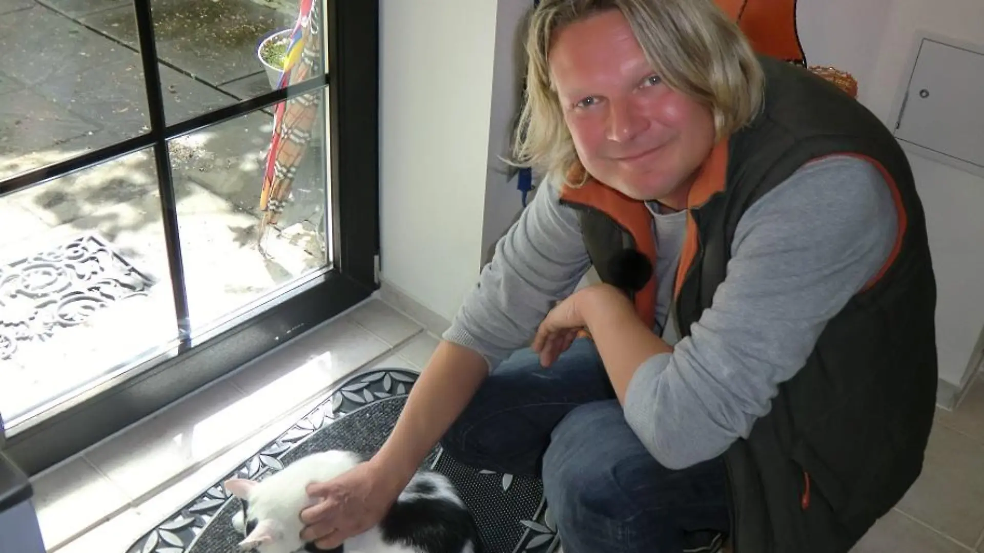Tiere in Not - VOX-DOCMA TV - Katze darf wegen Cat-Port bald nach drauen
