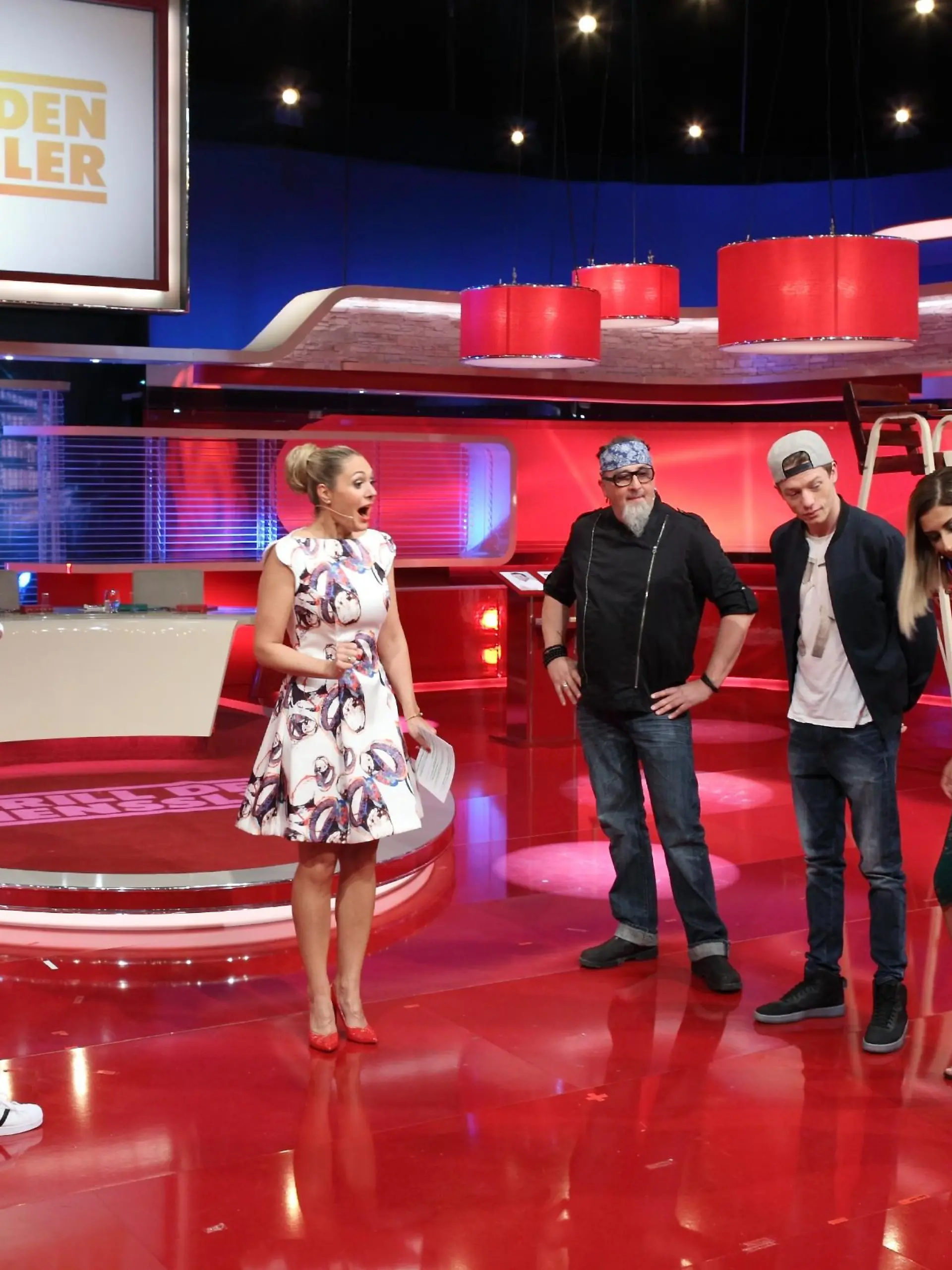 V.l.: Starkoch Steffen Henssler, Moderatorin Ruth Moschner, Star-Coach Stefan Marquard, Vincent Krüger, Senna Gammour, Natascha Ochsenknecht