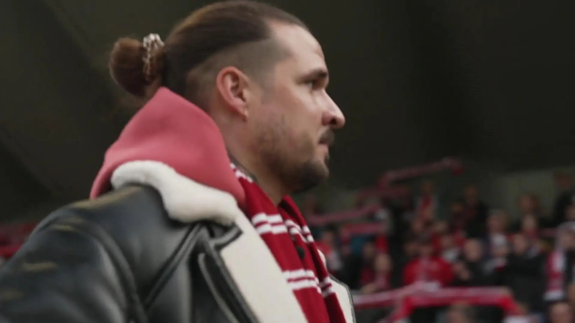 Bewegende Momente: Zico Banach ist dabei, wenn der 1. FC Köln ein Benefiz-Spiel für seinen verstorbenen Vater Maurice "Mucki" Banach ausrichtet.