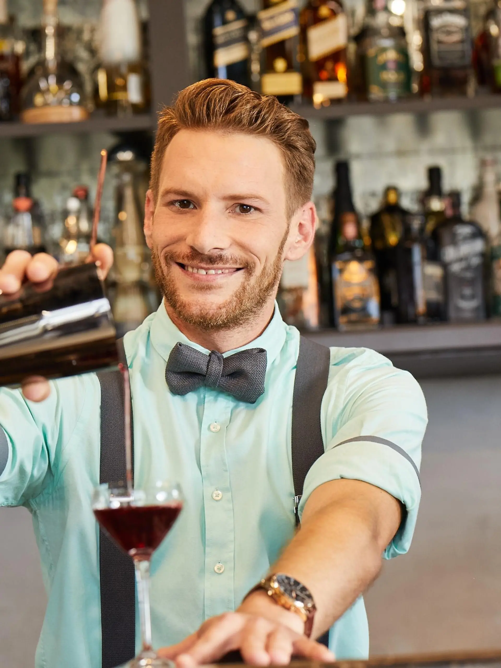 Barkeeper Rocco

Die Verwendung des sendungsbezogenen Materials ist nur mit dem Hinweis und Verlinkung auf TVNOW gestattet.