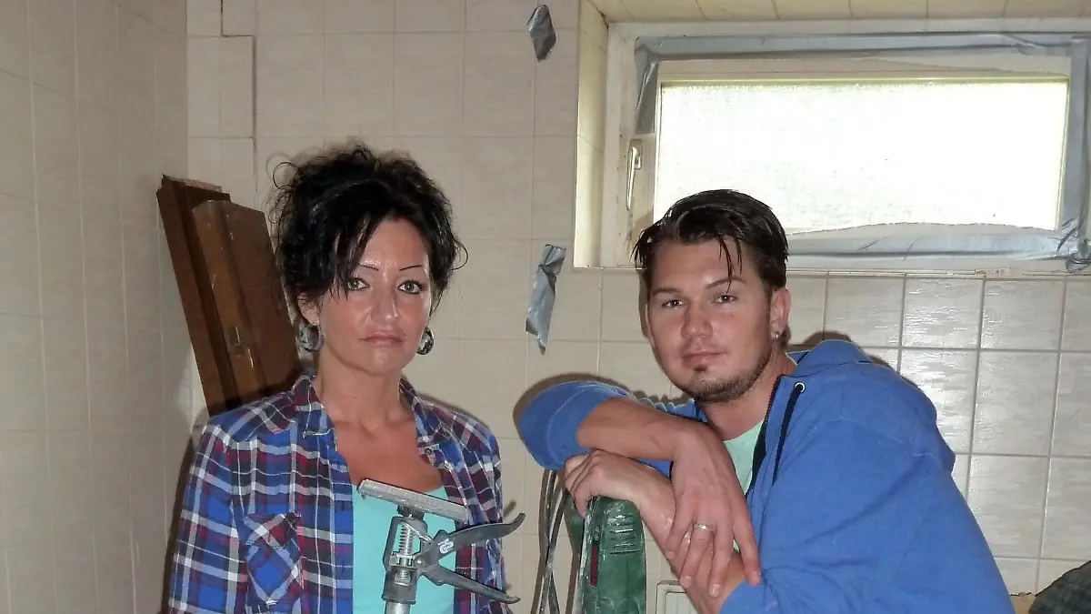 Im letzten Jahr haben Sandra Andcej aus Hückelhoven schon einiges in ihrem Haus geschafft. Die Kinder fühlen sich wohl. Die Eltern sind aber noch lange nicht fertig mit dem Umbau.: Jetzt ist das Badezimmer dran.