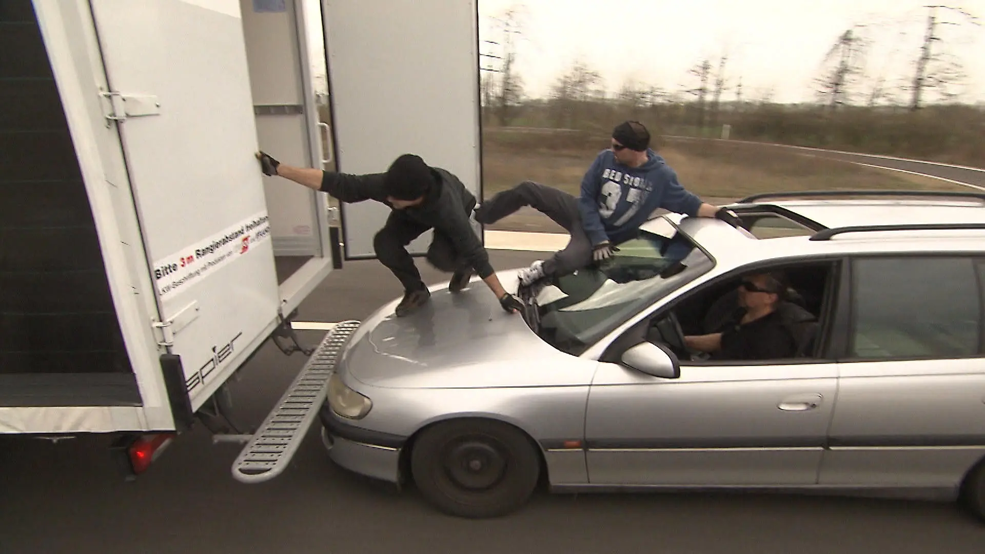 Truck Robbery v02 Sendemaster.mov.Still002