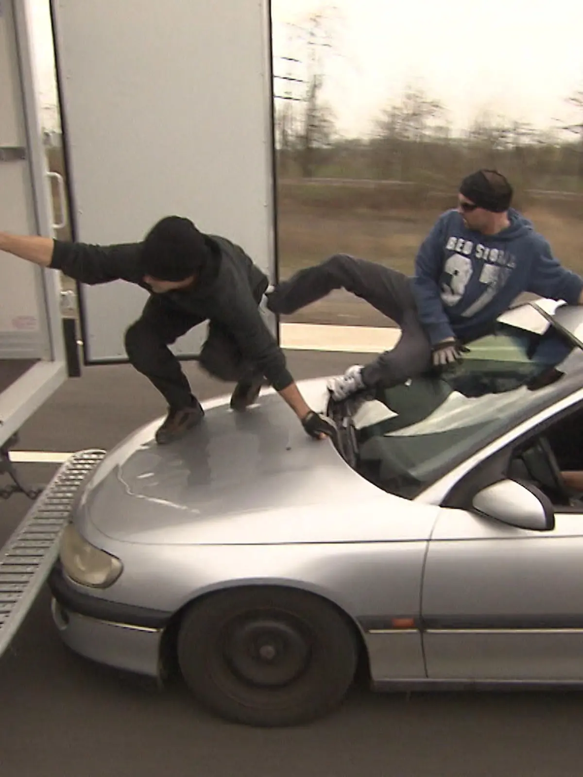 Truck Robbery v02 Sendemaster.mov.Still002