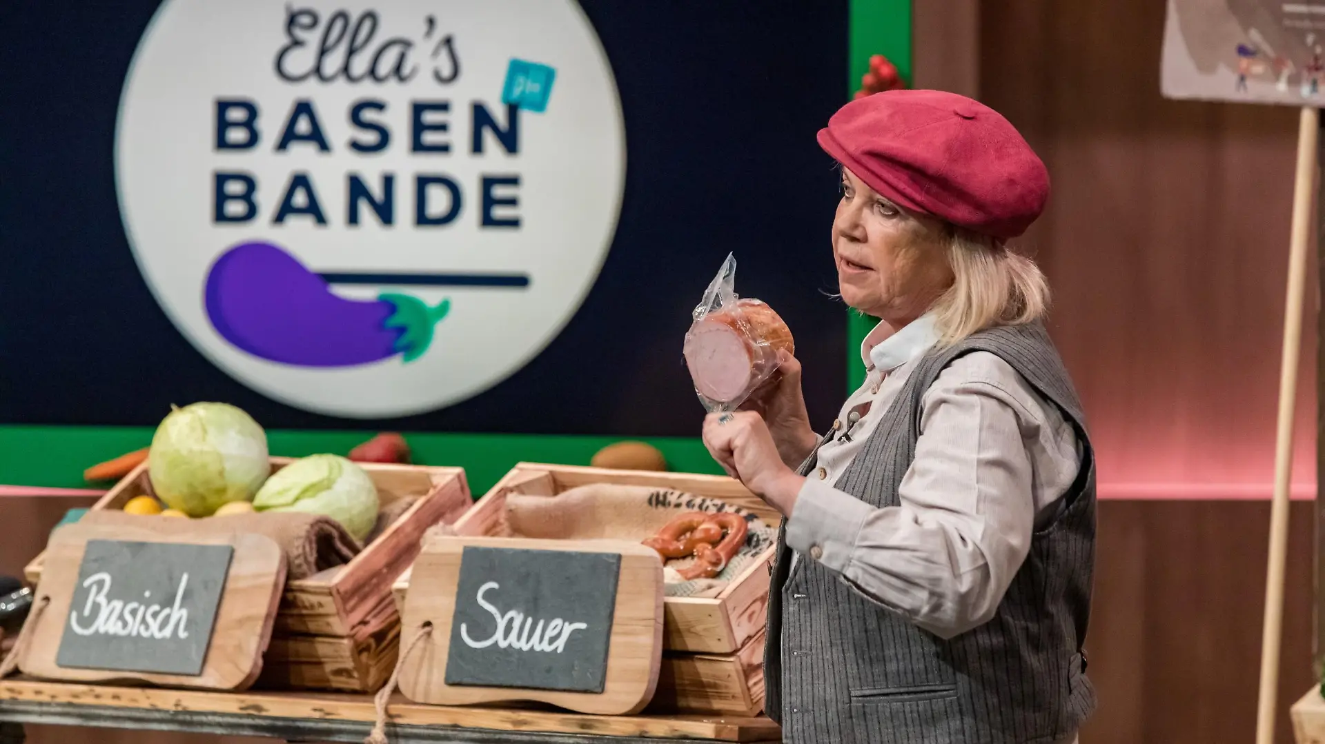 Ella della Rovere (Foto), Marcin Glowacki und Konrad Geiger präsentieren mit _Ellas Basenbande" 100% Säure-Base-basierte Fertiggerichte. Sie erhoffen sich ein Investment von 150.000 Euro für 15 Prozent der Anteile an ihrem Unternehmen. Die Verwendung des sendungsbezogenen Materials ist nur mit dem Hinweis und Verlinkung auf TVNOW gestattet.