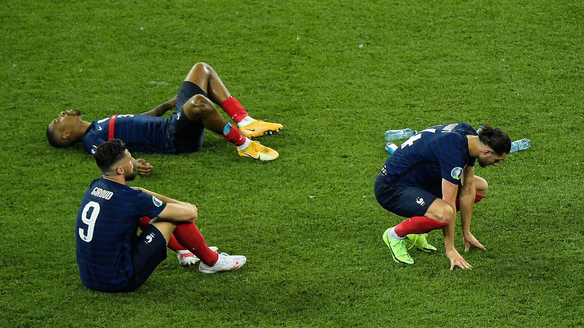 Deception des joueurs de l equipe de France - Presnel Kimpembe 3 - France - Adrien Rabiot 14 - France - Olivier Giroud 9 - France - FOOTBALL : France vs Suisse - Bucarest - 28/06/2021 FedericoPestellini/Panoramic PUBLICATIONxNOTxINxFRAxITAxBEL