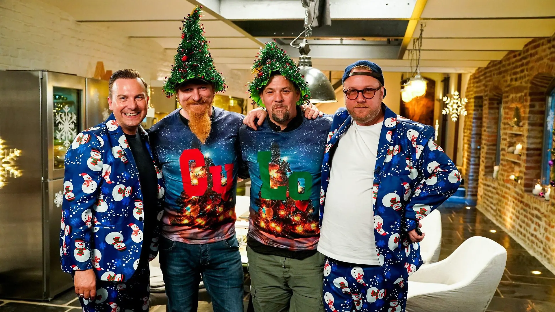 Tim Raue, Lucki Maurer, Tim Mälzer und Max Strohe (v.l.).
Die Verwendung des sendungsbezogenen Materials ist nur mit dem Hinweis und Verlinkung auf RTL+ gestattet.