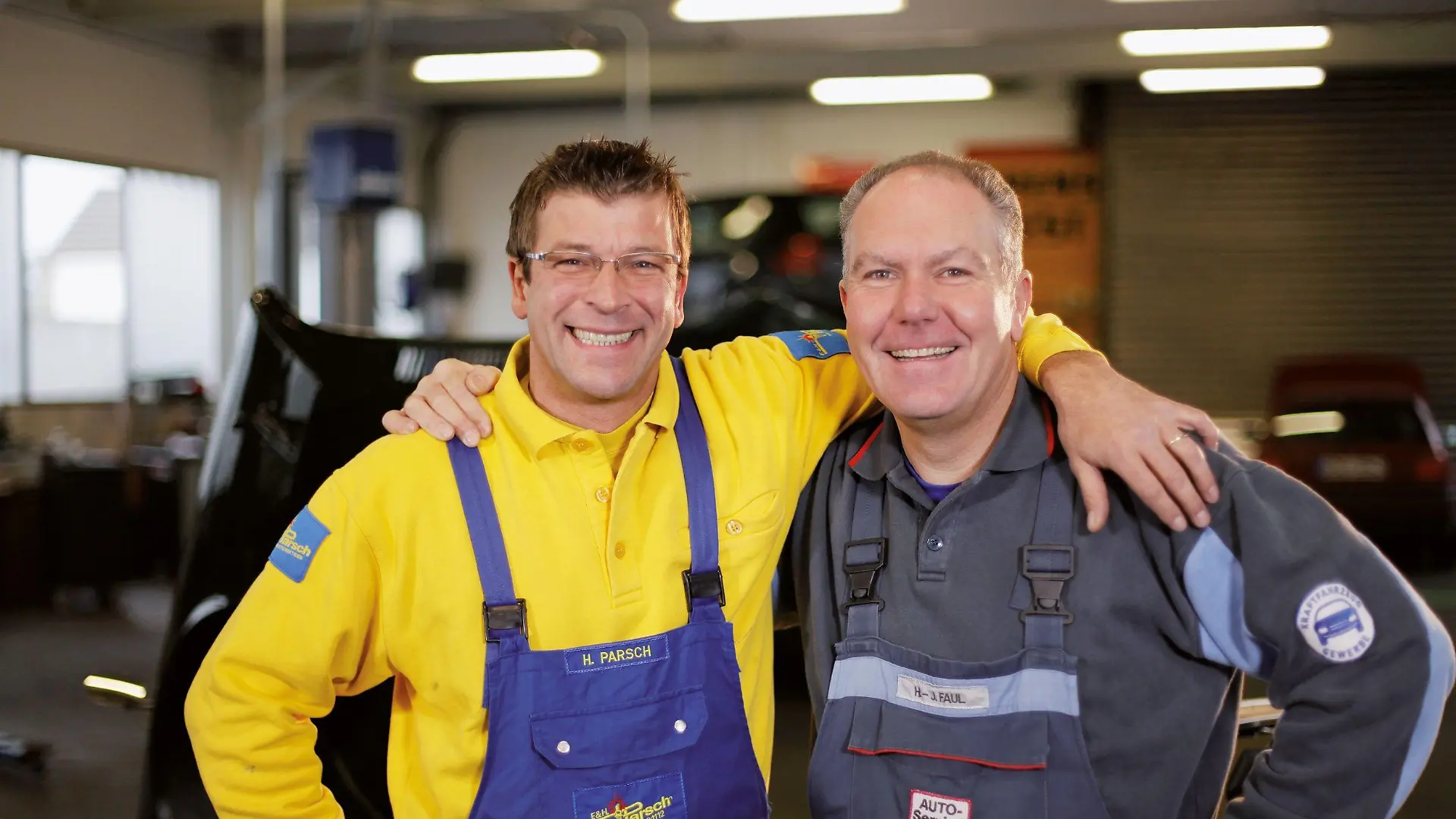 Die Autodoktoren: Kfz-Mechaniker Hans-Jürgen Faul (r.) und Kfz-Elektronikermeister Holger Parsch haben jeweils einen eigenen Betrieb und jahrzehntelange Erfahrung.