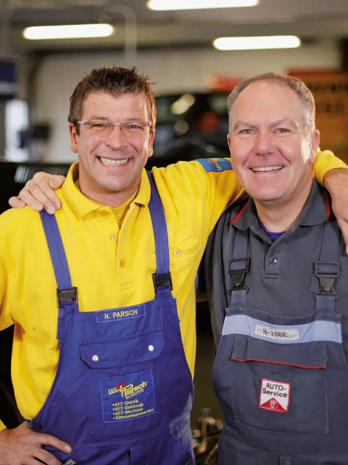 Die Autodoktoren: Kfz-Mechaniker Hans-Jürgen Faul (r.) und Kfz-Elektronikermeister Holger Parsch haben jeweils einen eigenen Betrieb und jahrzehntelange Erfahrung.