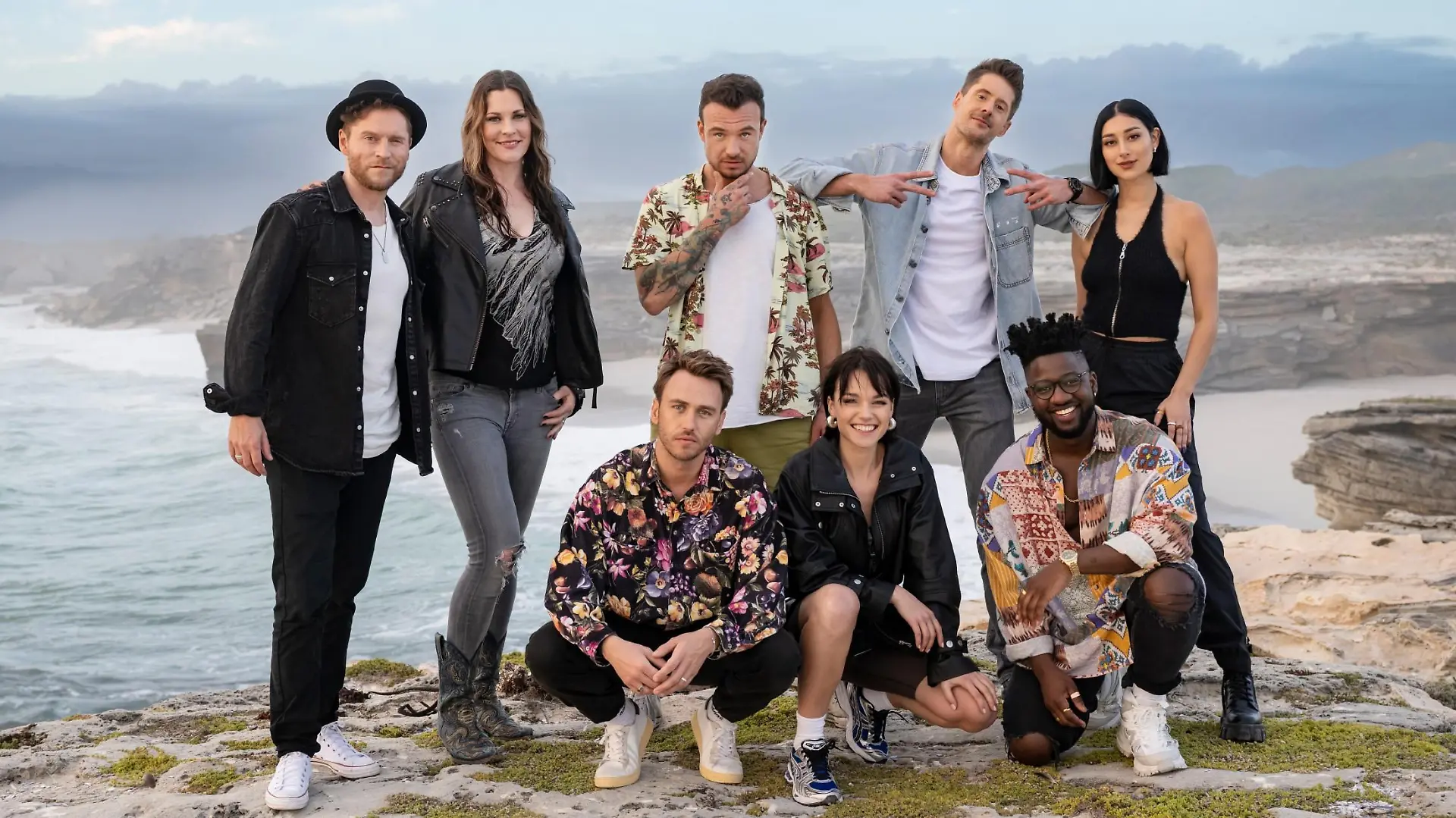 V.l.: Johannes Oerding, Floor Jansen, Clueso, SDP (Dag-Alexis Kopplin), LOTTE, SDP (Vincent Stein), Kelvin Jones, ELIF

Die Verwendung des sendungsbezogenen Materials ist nur mit dem Hinweis und Verlinkung auf RTL+ gestattet.