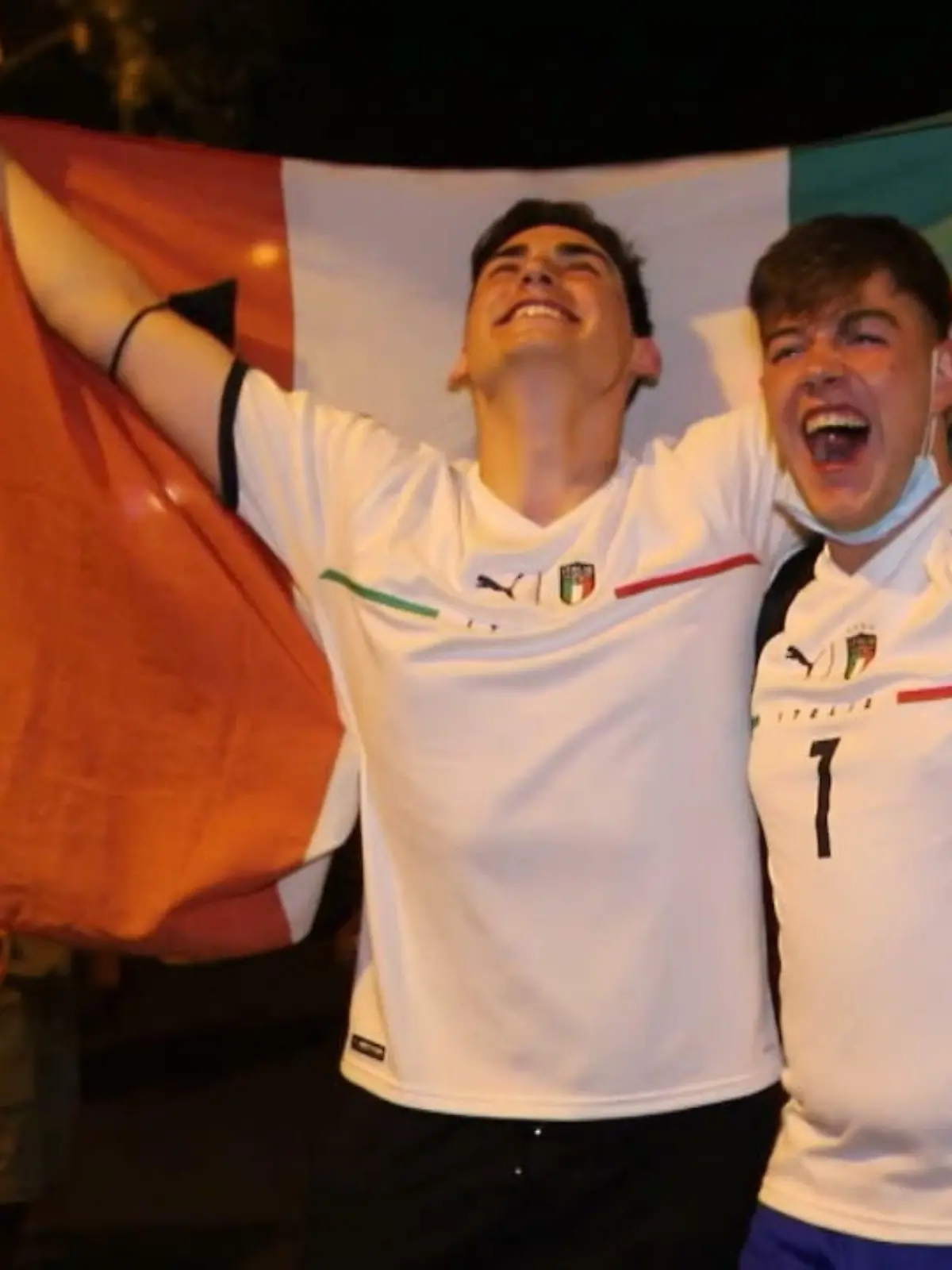 Bild zu: "Italien-Fans in NRW feiern EM-Titel"