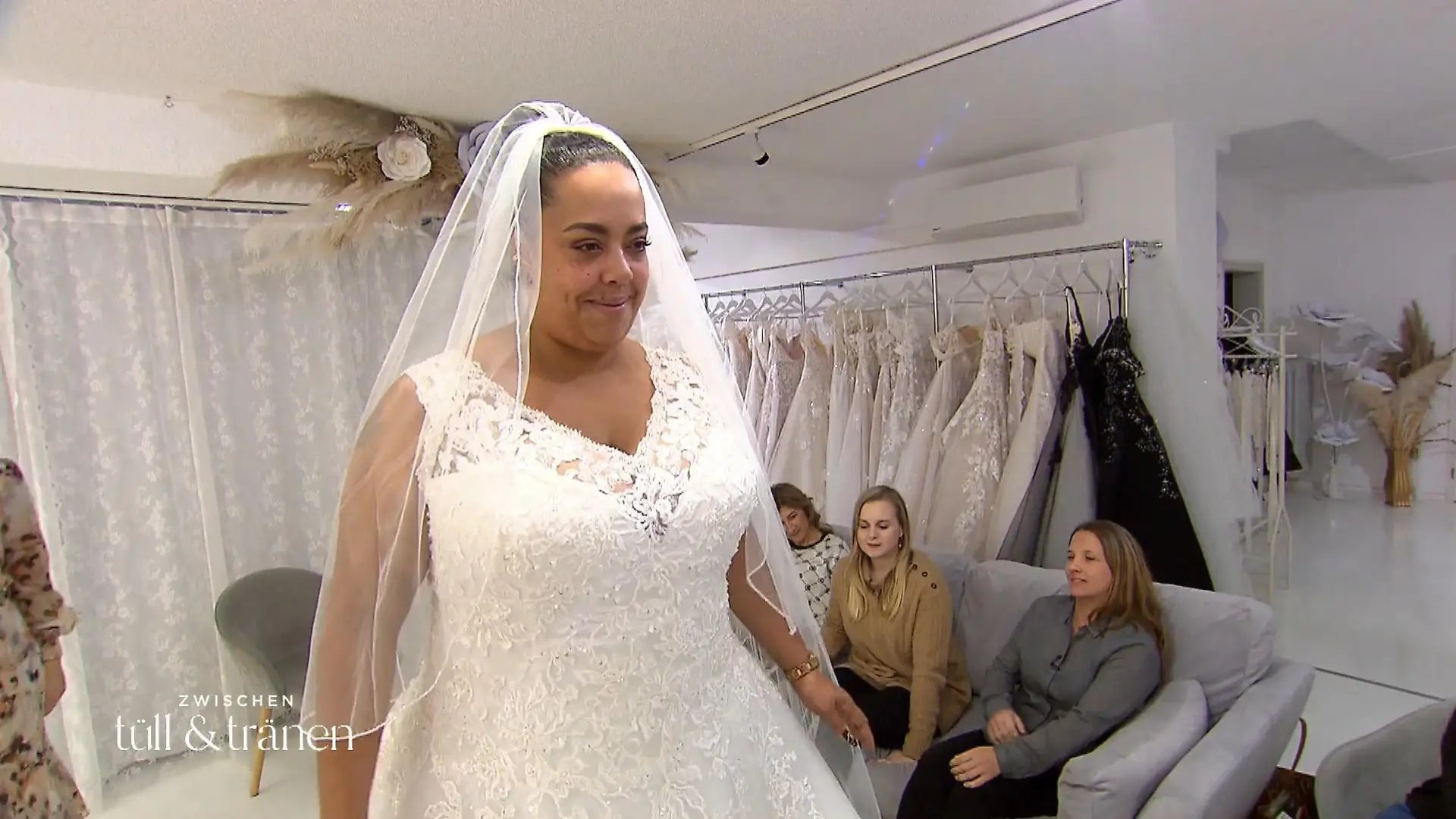 Irgendwann verlässt Larissa zum Glück dann doch noch die Kabine