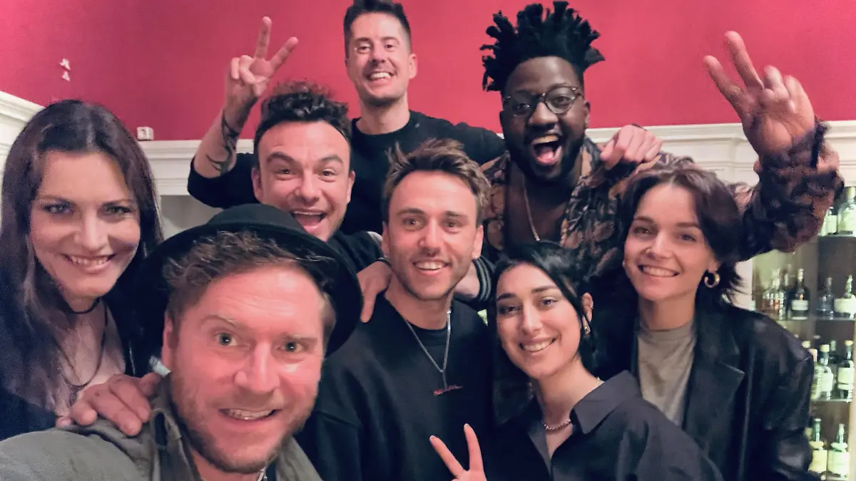 Da sind sie, die „Sing meinen Song“-Stars der neunten Staffel.