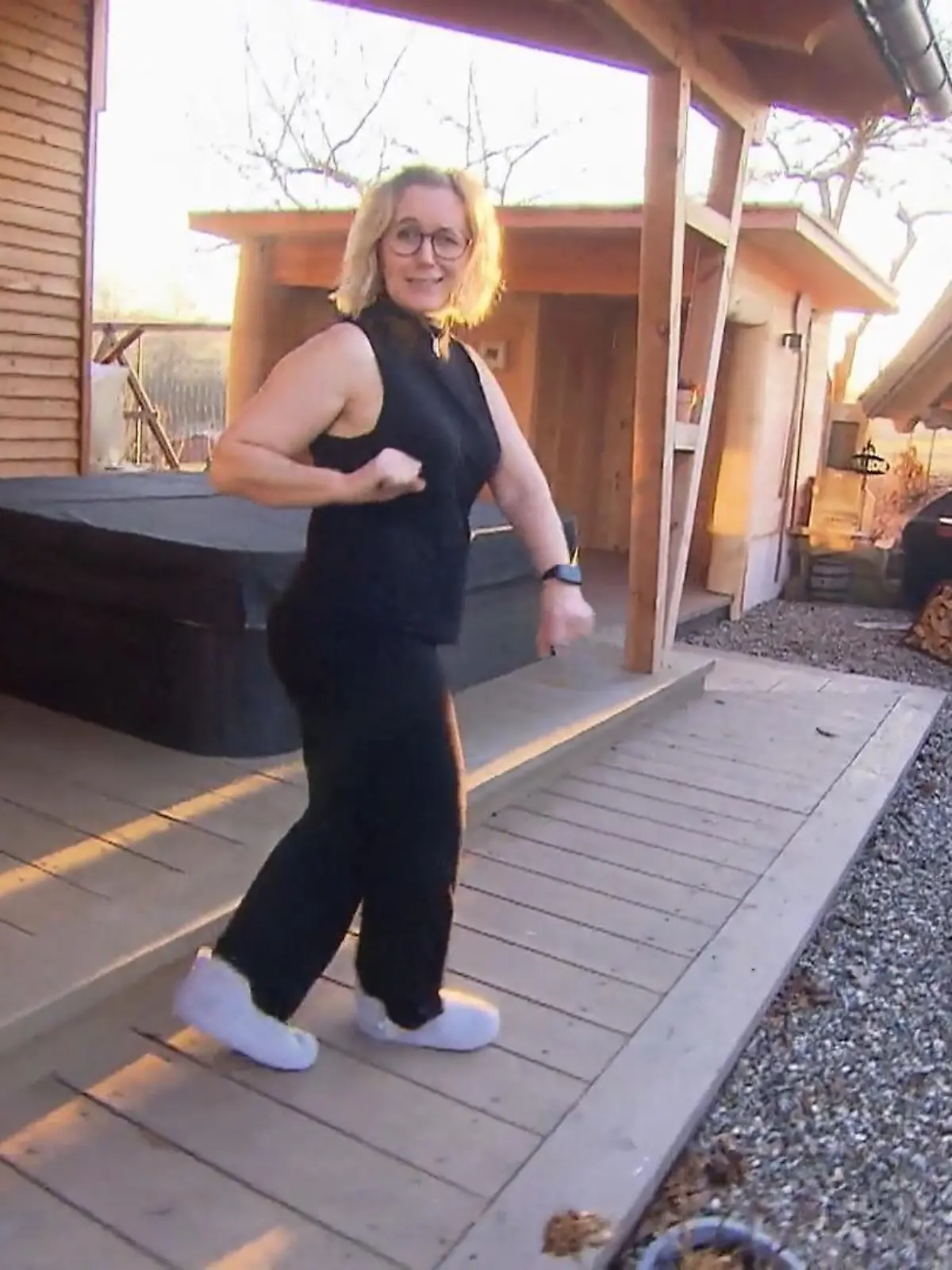 Marion zeigt stolz ihr idyllisches Zuhause.