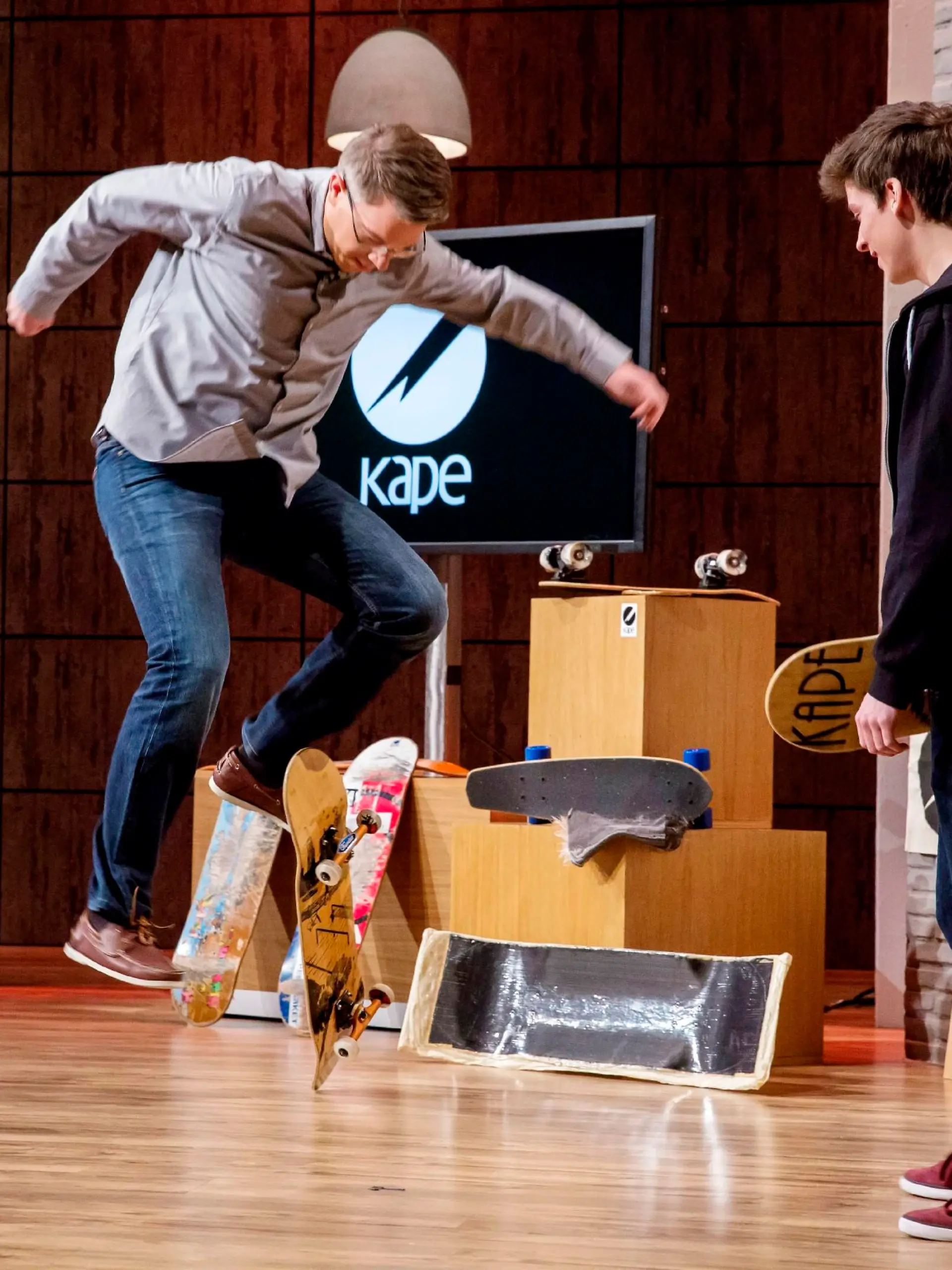 Investor Frank Thelen (l.) und Kape Skateboards Peter Karacsonyi (22).