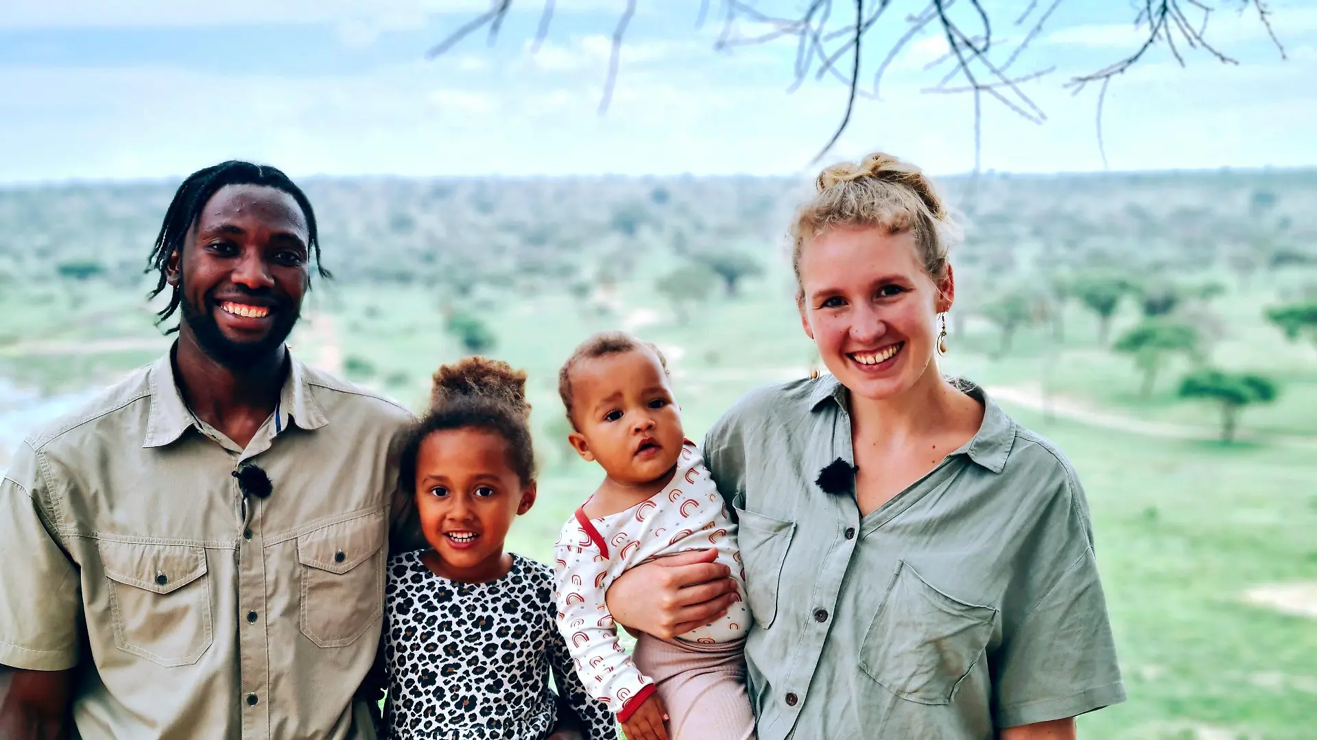 James, Aviana, Malaika und Sarah Arnold (v.l.).
+++ Die Verwendung des sendungsbezogenen Materials ist nur mit dem Hinweis und Verlinkung auf RTL+ gestattet. +++