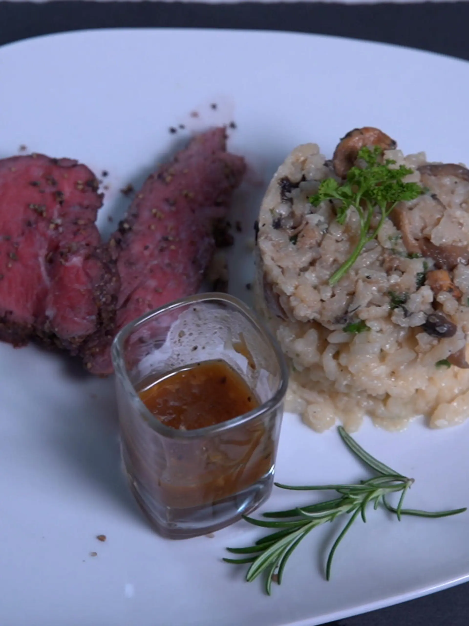 Rinderfilet mit Pilzrisotto und Portweinsauce