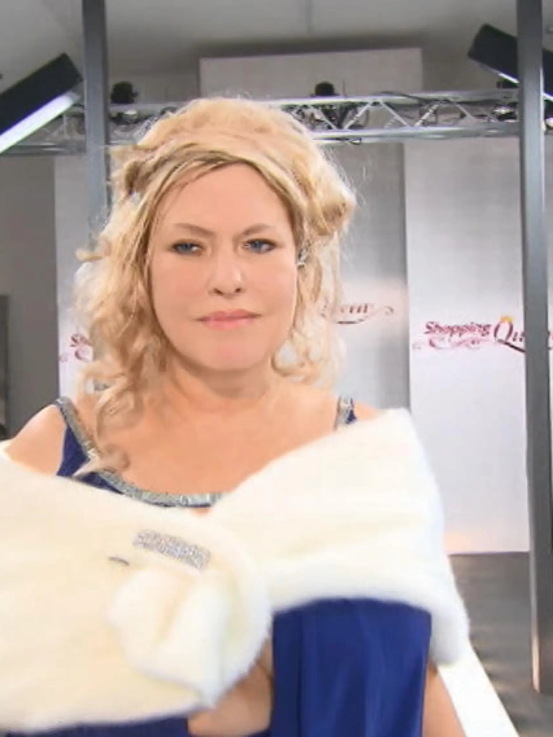 Shopping Queen 2017 KW 18 Berlin Delilah Catwalk.jpg