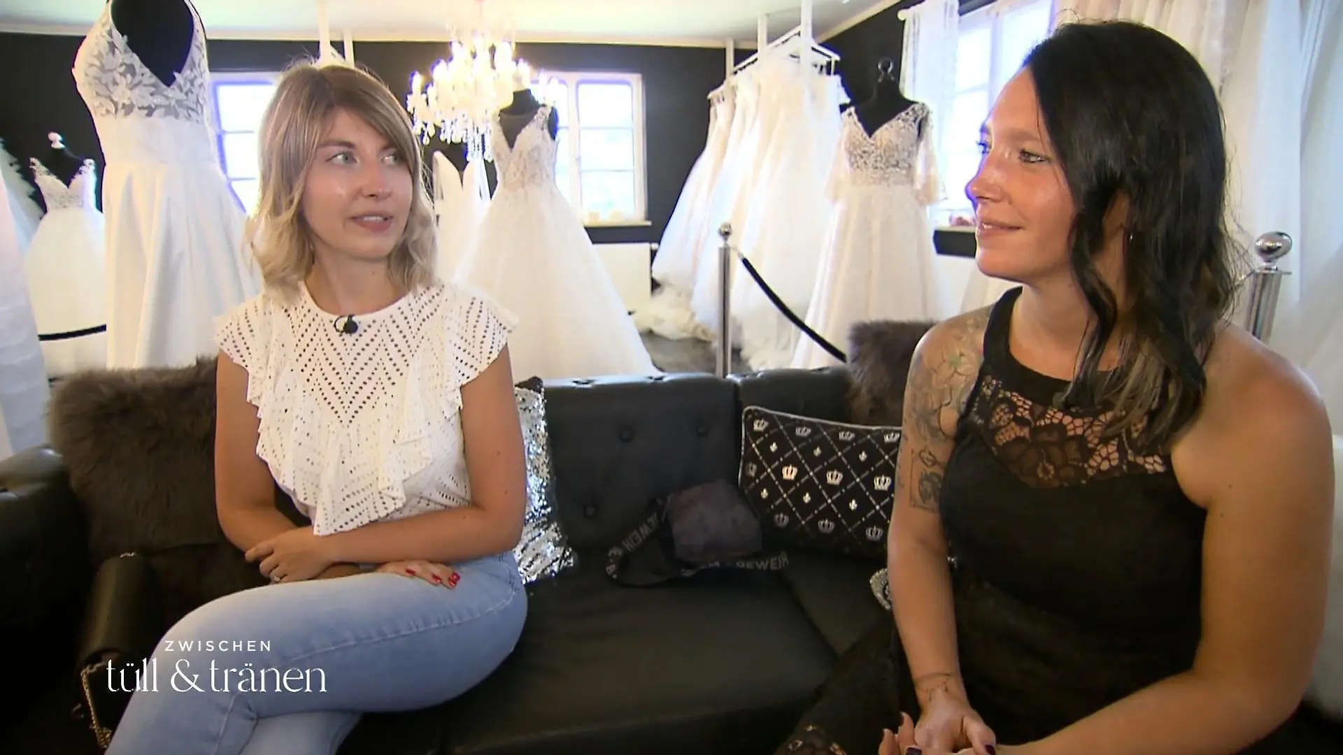 Janine und Sandra trennen 10 Jahre. Der Innigkeit tut dies keinen Abbruch.